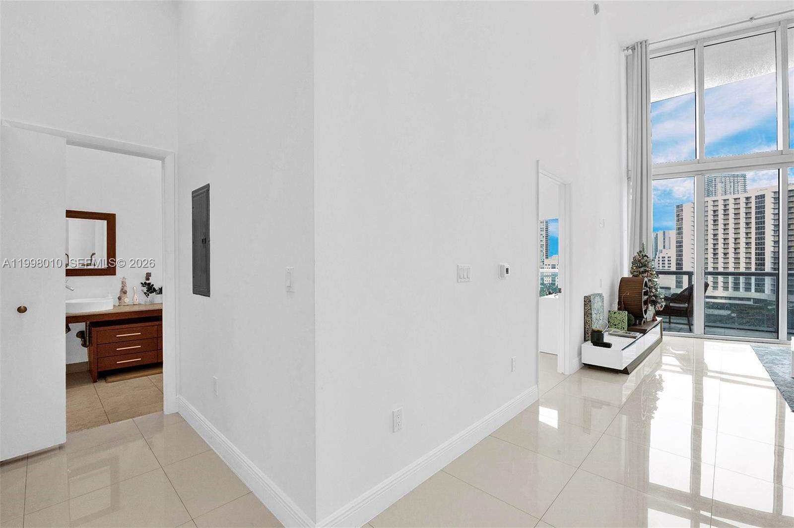 Icon Brickell 1 at 465 Brickell Ave, Miami, FL 33131 - For Sale photo 7