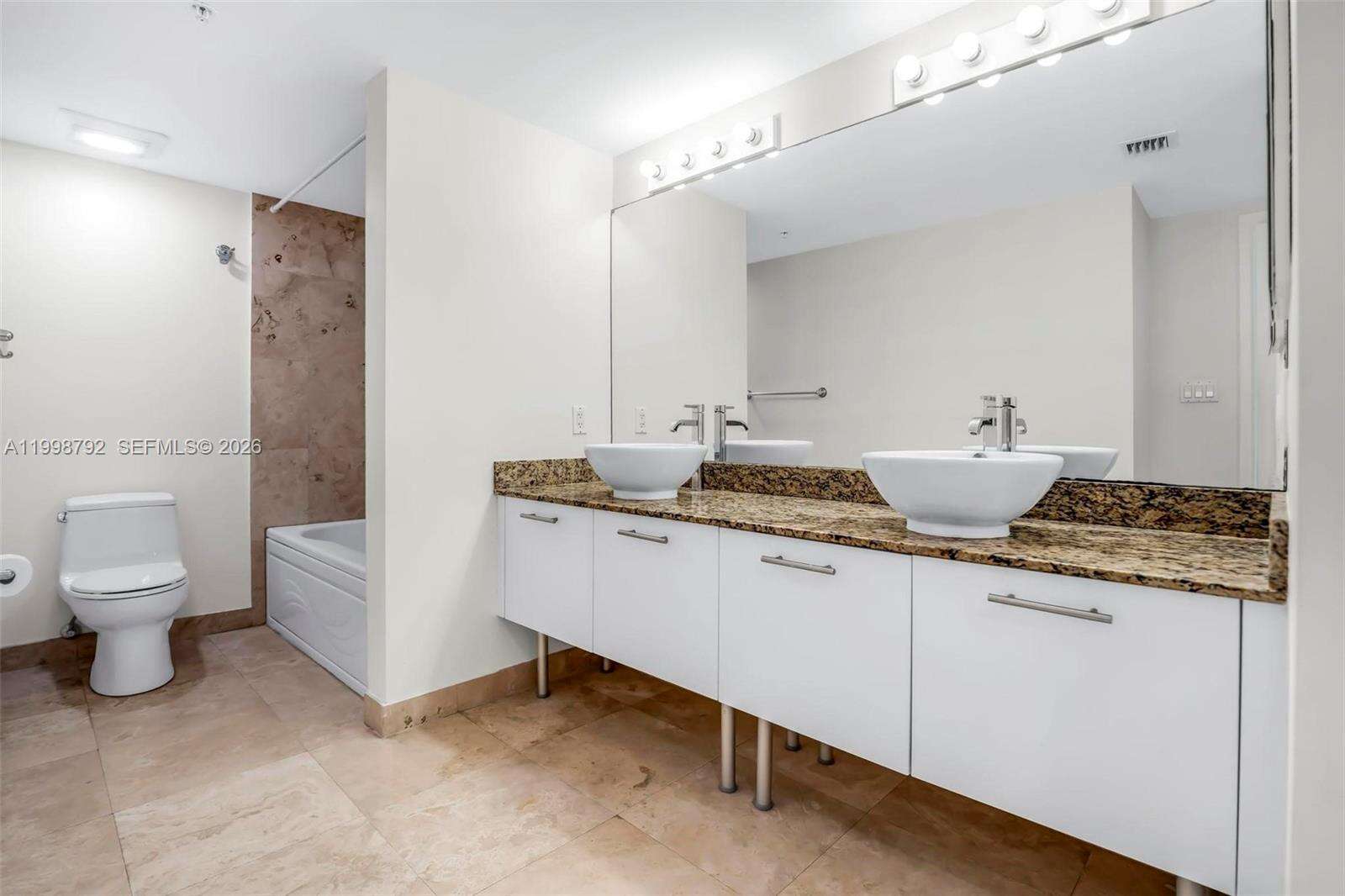 Brickell On The River at 41 5 St, Miami, FL 33131 - For Sale photo 18