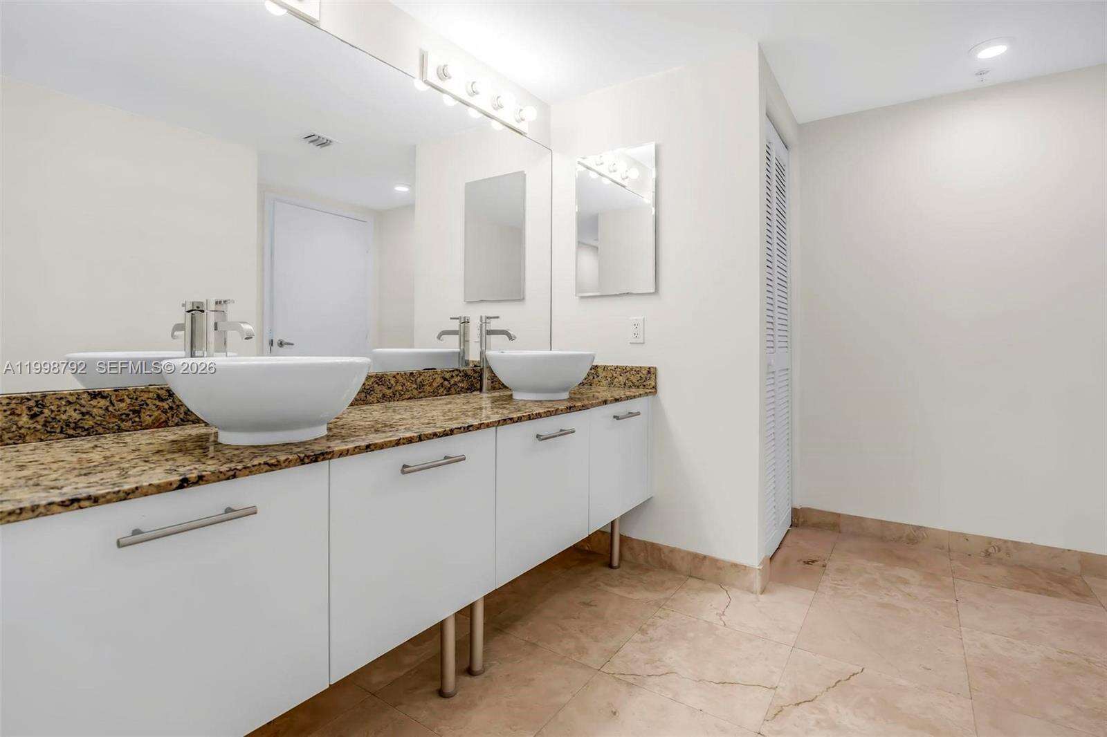 Brickell On The River at 41 5 St, Miami, FL 33131 - For Sale photo 19