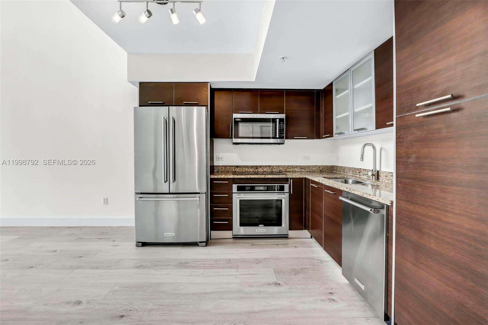 Brickell On The River at 41 5 St, Miami, FL 33131 - For Sale photo 6