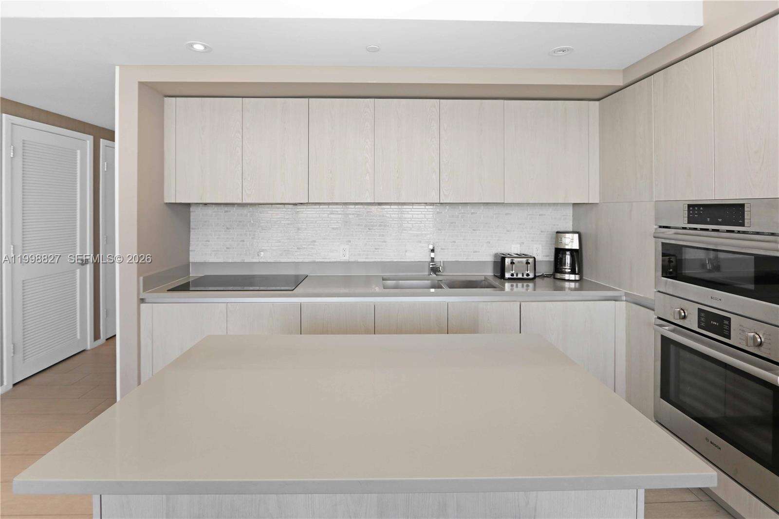 Hyde Beach House at 4010 Ocean Dr, Hollywood, FL 33019 - For Sale photo 8