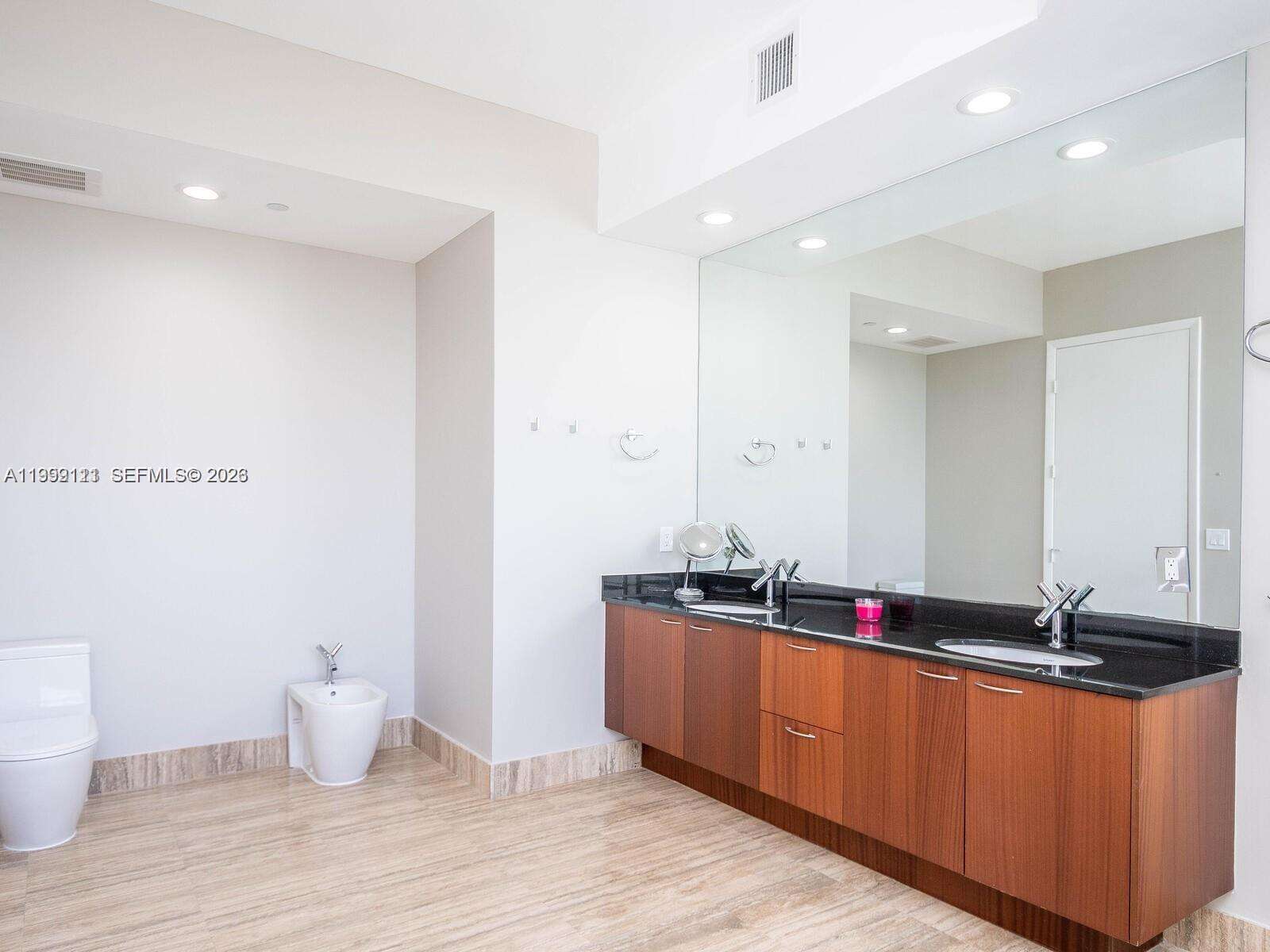 Trump Tower 2 at 15901 Collins Ave, Sunny Isles Beach, FL 33160 - For Sale photo 36