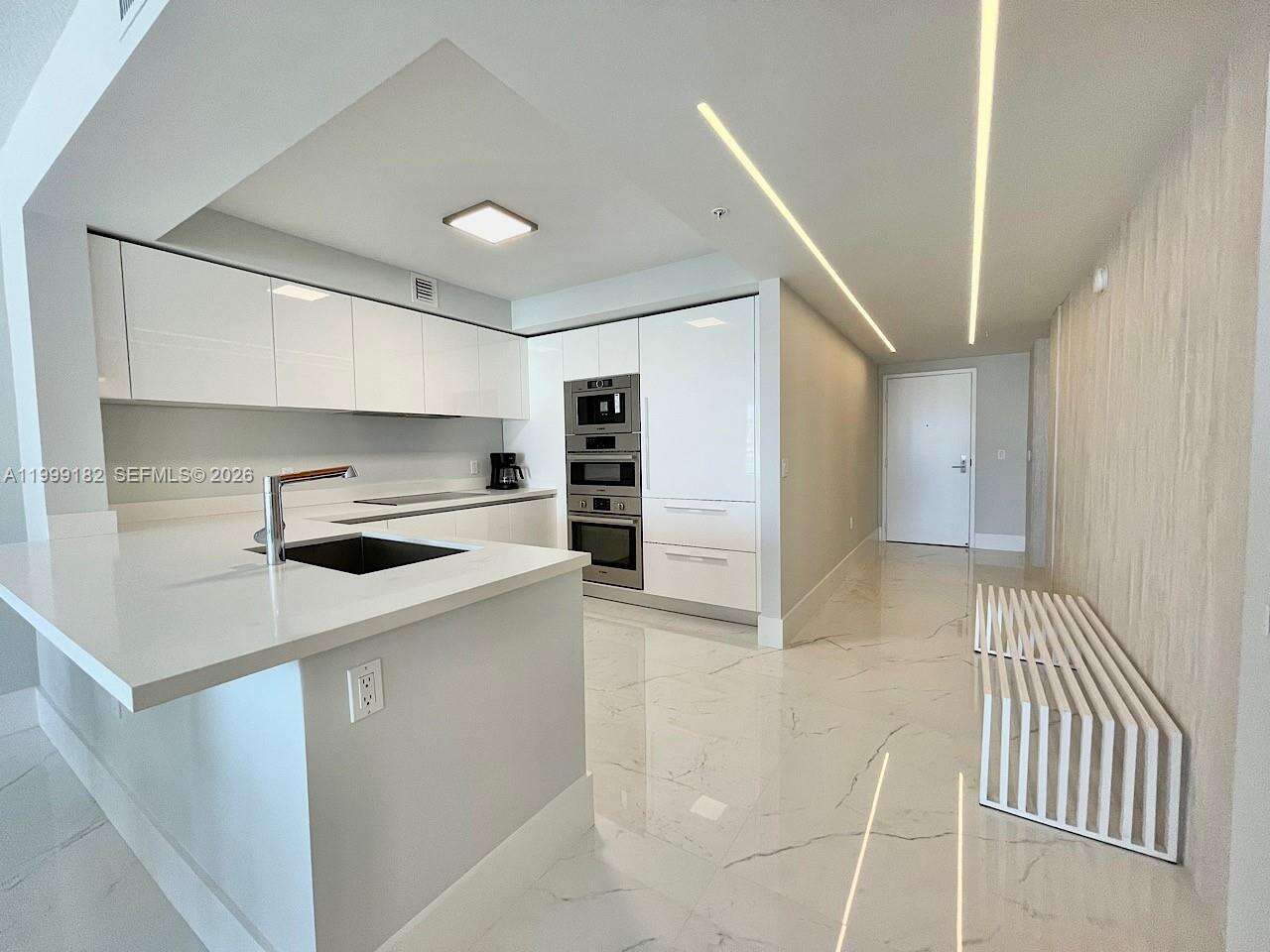 PARQUE TOWERS - 330 Sunny Isles Blvd, Sunny Isles Beach, FL 33160 | Picture 2