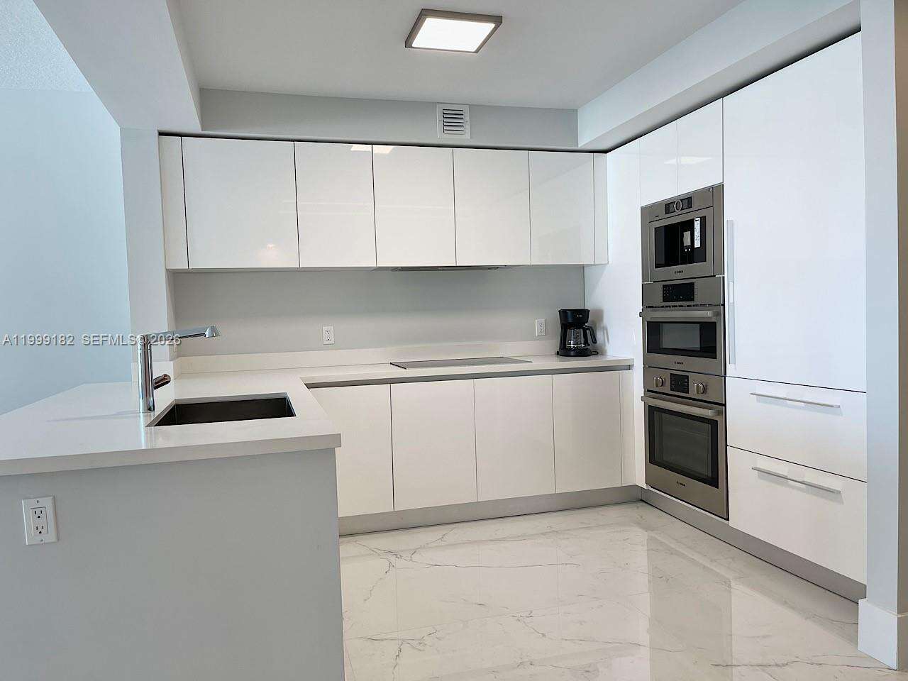PARQUE TOWERS - 330 Sunny Isles Blvd, Sunny Isles Beach, FL 33160 | Picture 3