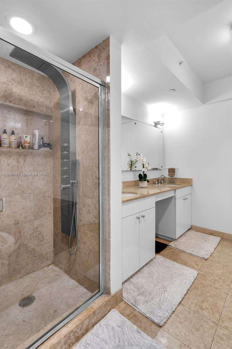 GREEN DIAMOND - 4775 Collins Ave, Miami Beach, FL 33140 | Picture 16