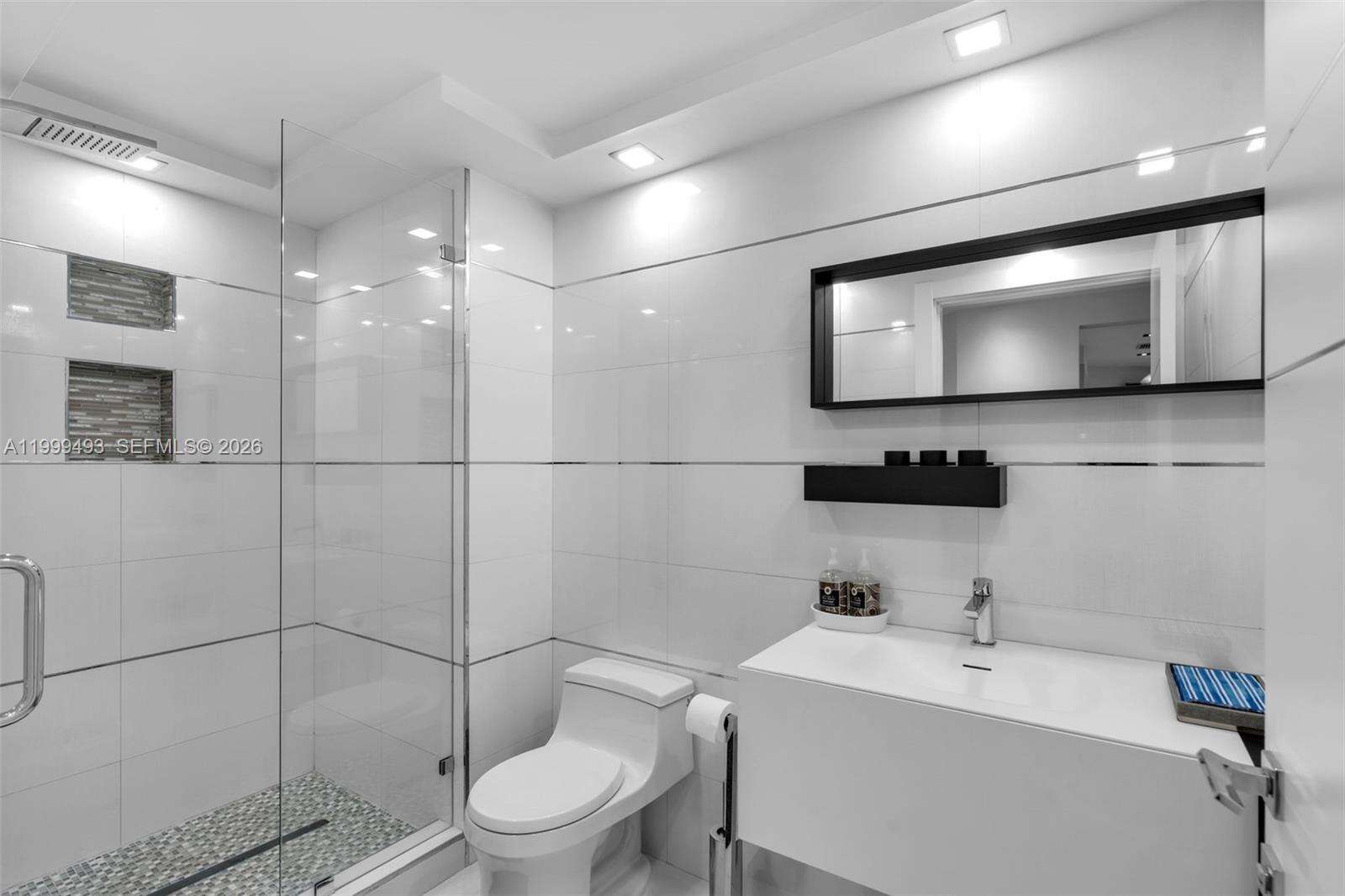 GREEN DIAMOND - 4775 Collins Ave, Miami Beach, FL 33140 | Picture 19