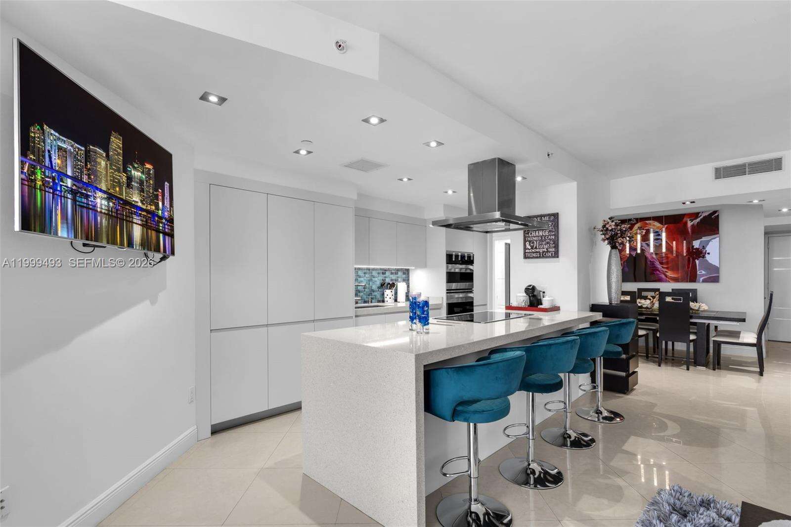 GREEN DIAMOND - 4775 Collins Ave, Miami Beach, FL 33140 | Picture 4