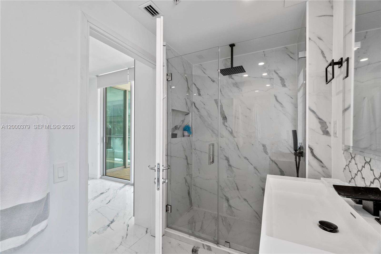 Met 1 at 300 Biscayne Blvd, Miami, FL 33131 - For Sale photo 19
