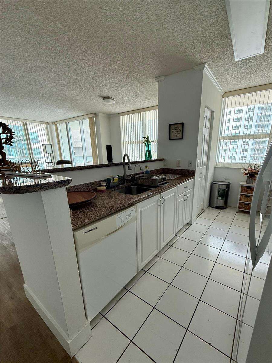 The Mark On Brickell at 1155 Brickell Bay Dr, Miami, FL 33131 - For Sale photo 5