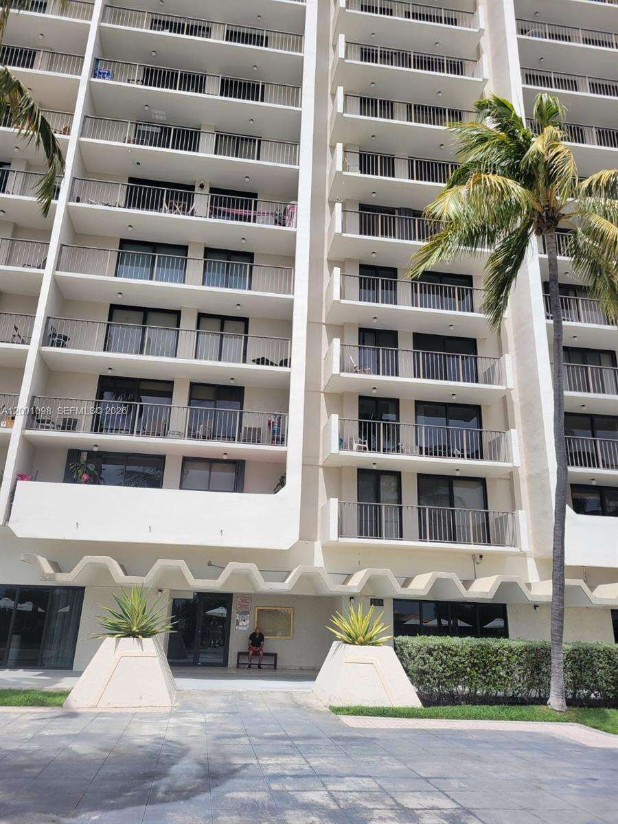 Oceanfront Plaza at 2625 Collins Ave, Miami Beach, FL 33140 - For Sale photo 1