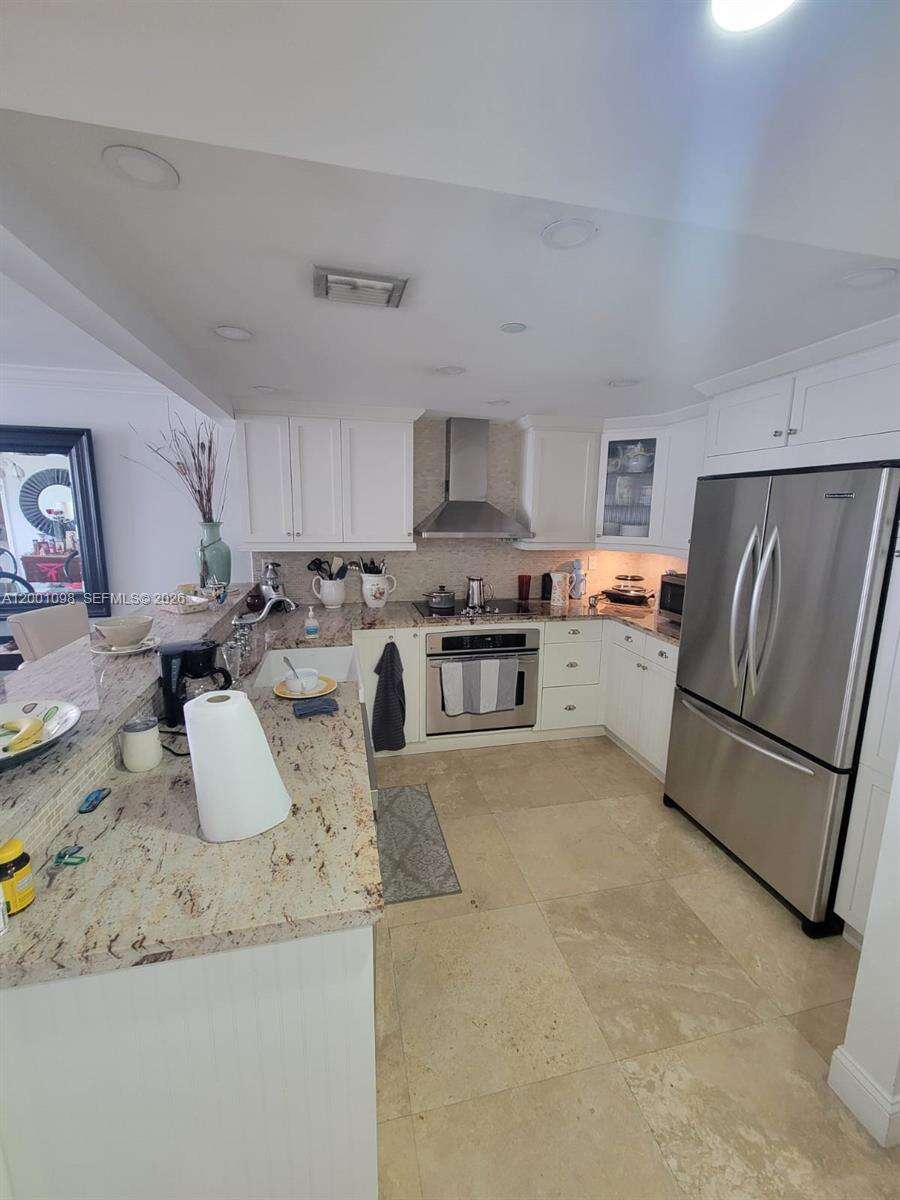 Oceanfront Plaza at 2625 Collins Ave, Miami Beach, FL 33140 - For Sale photo 4