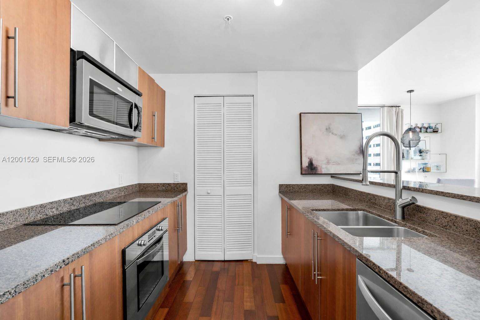 Met 1 at 300 Biscayne Blvd, Miami, FL 33131 - For Sale photo 3