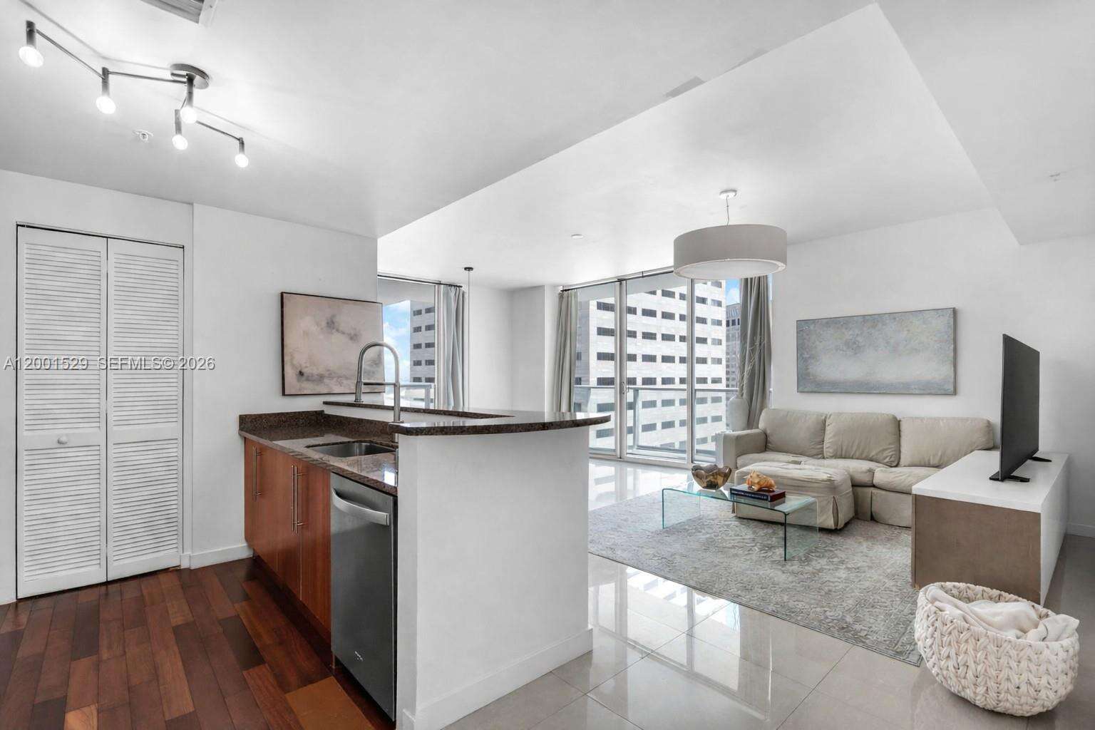 Met 1 at 300 Biscayne Blvd, Miami, FL 33131 - For Sale photo 4