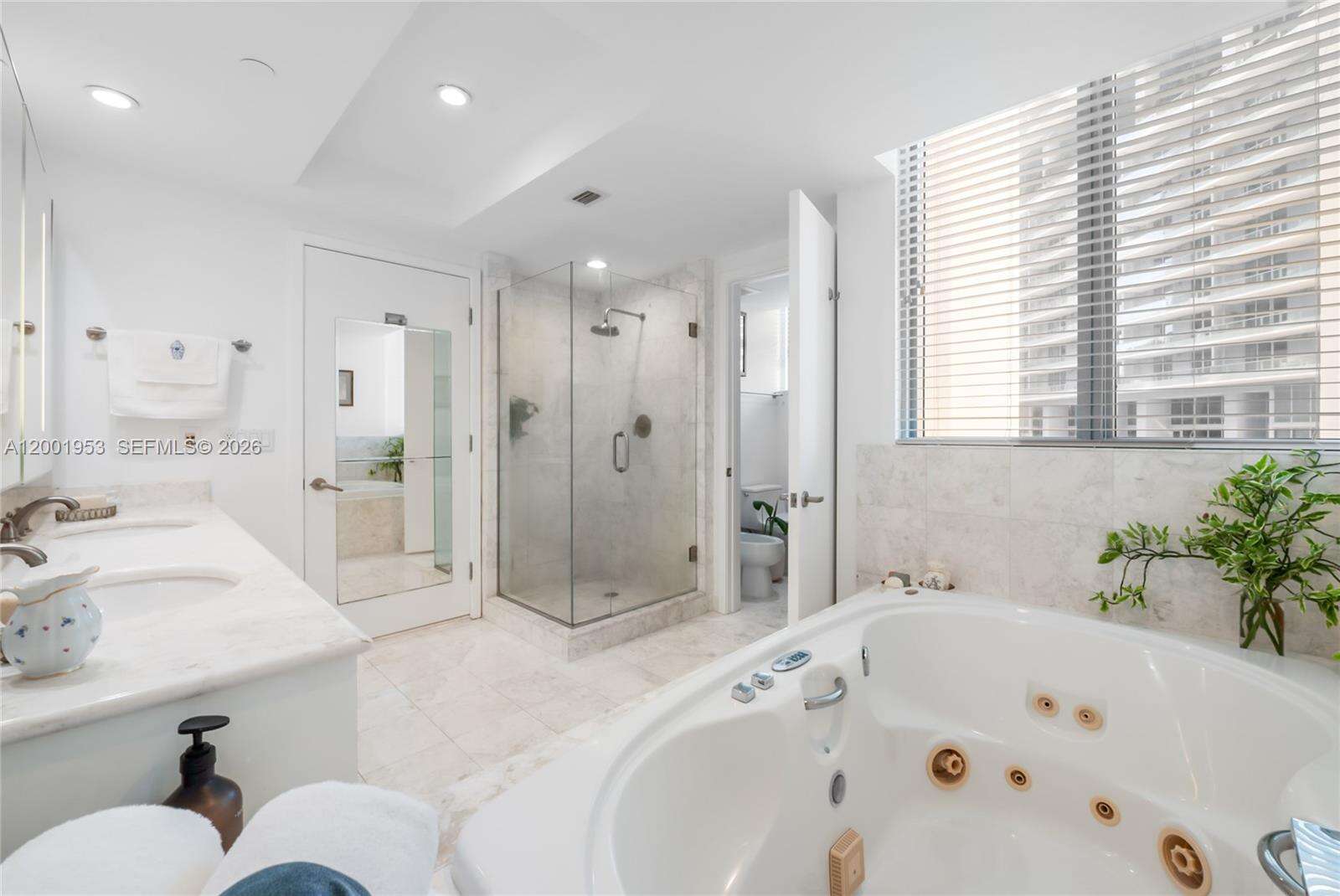 Jade At Brickell Bay at 1331 Brickell Bay Dr, Miami, FL 33131 - For Sale photo 7