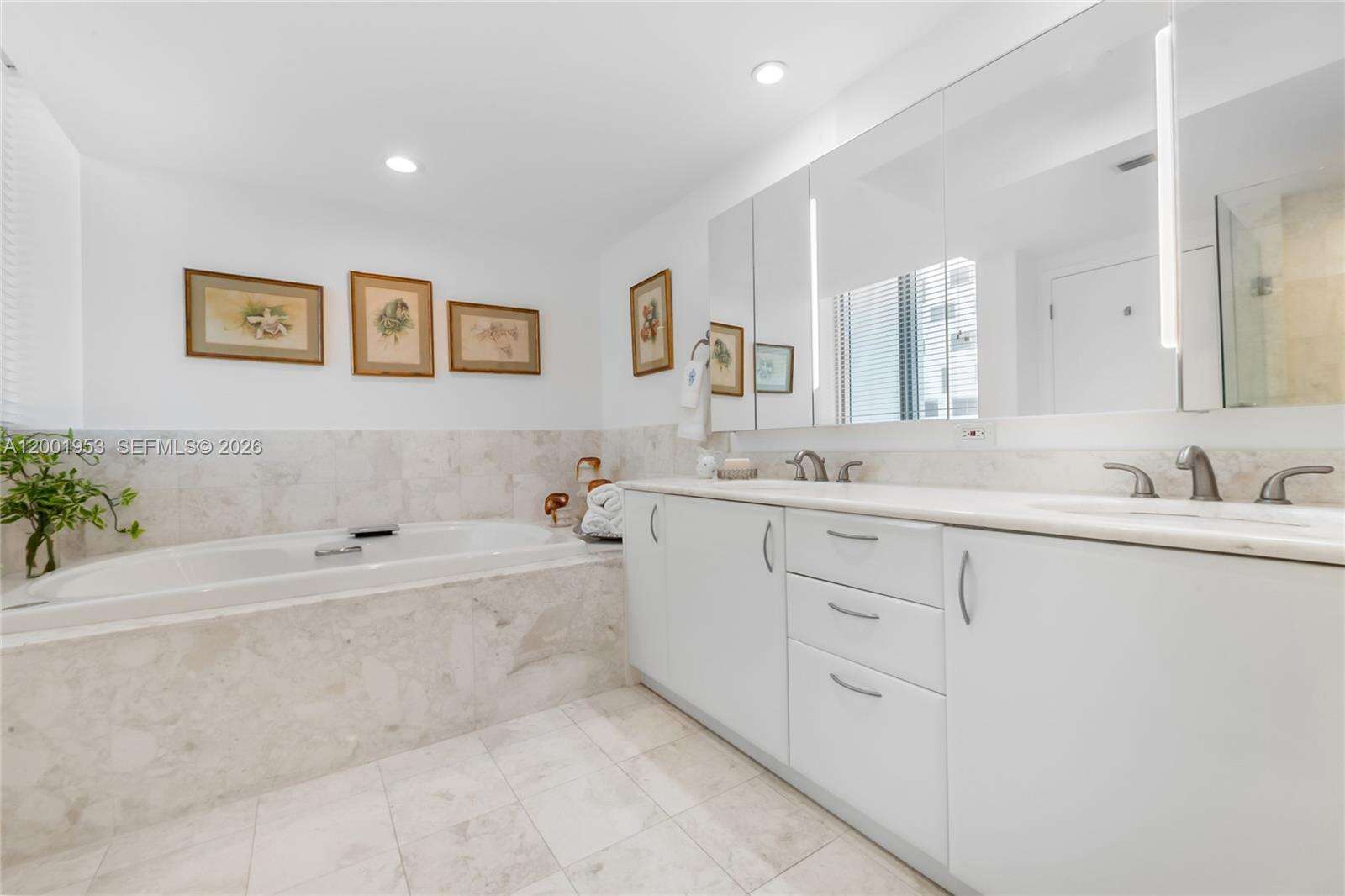 Jade At Brickell Bay at 1331 Brickell Bay Dr, Miami, FL 33131 - For Sale photo 8