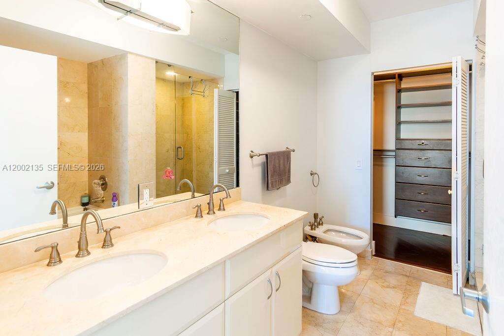 Akoya at Miami Beach, FL 33141 - For Sale photo 27