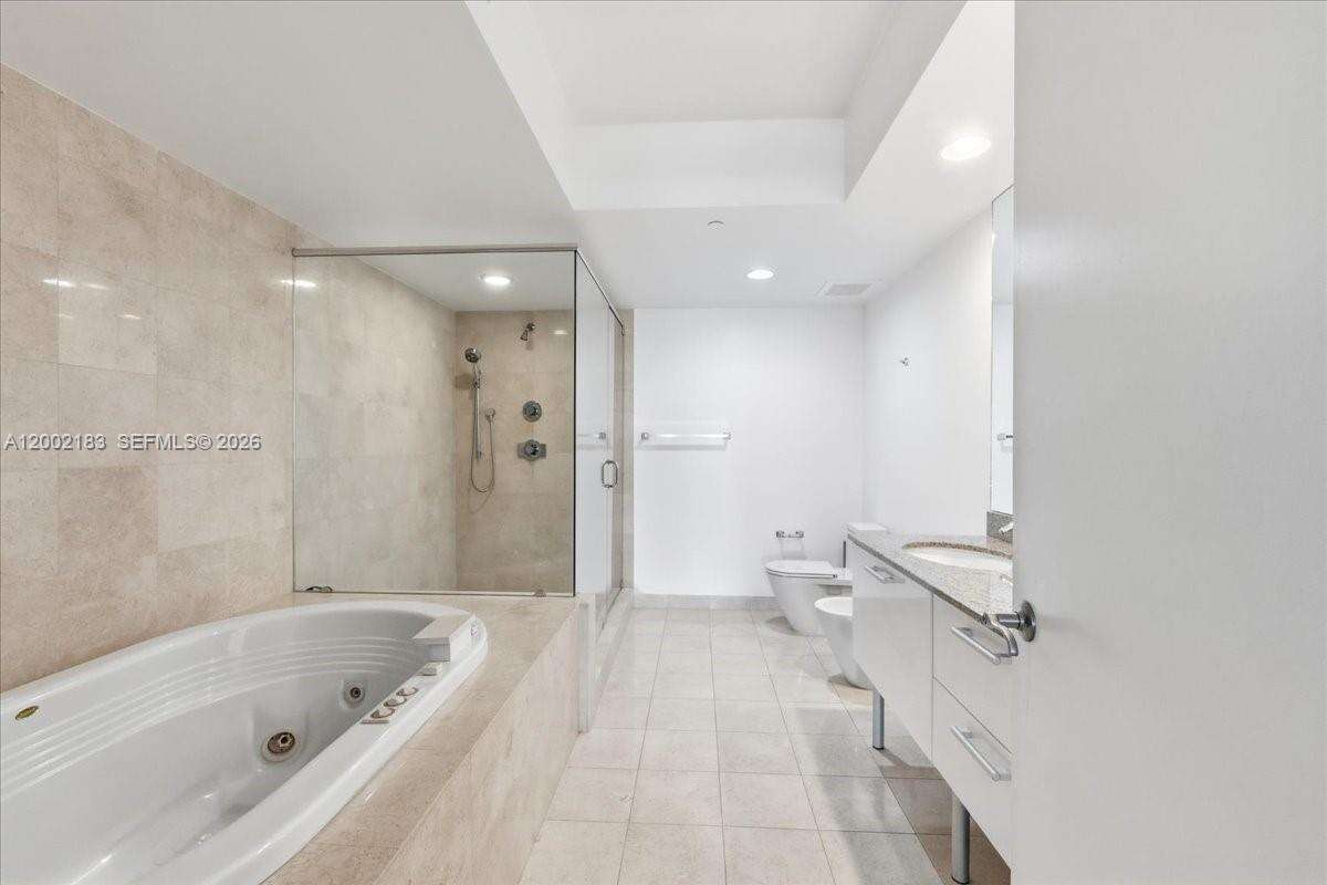 Ocean Four at 17201 Collins Ave, Sunny Isles Beach, FL 33160 - For Sale photo 22