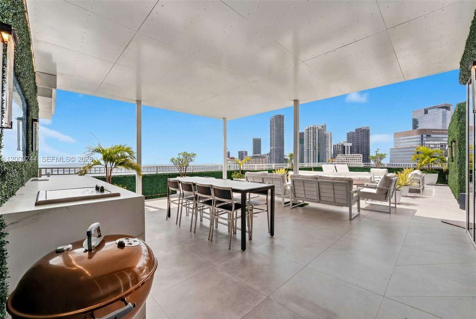 COURTS BRICKELL KEY - 801 Brickell Key Blvd, Miami, FL 33131 | Picture 1