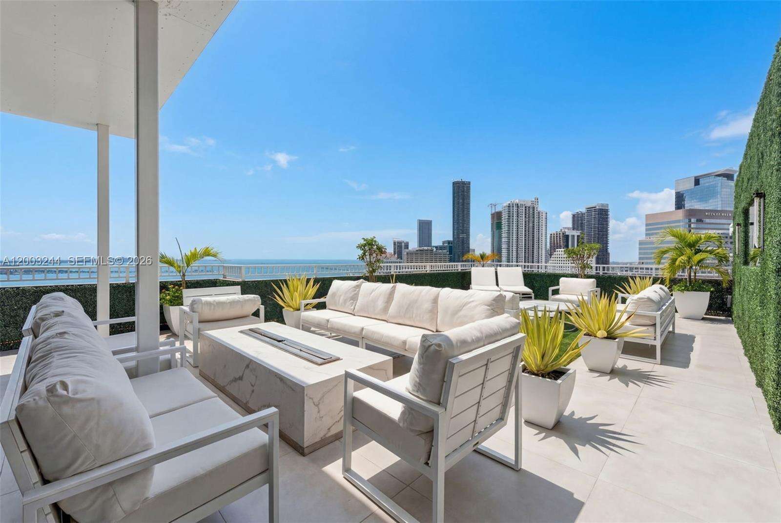 COURTS BRICKELL KEY - 801 Brickell Key Blvd, Miami, FL 33131 | Picture 2