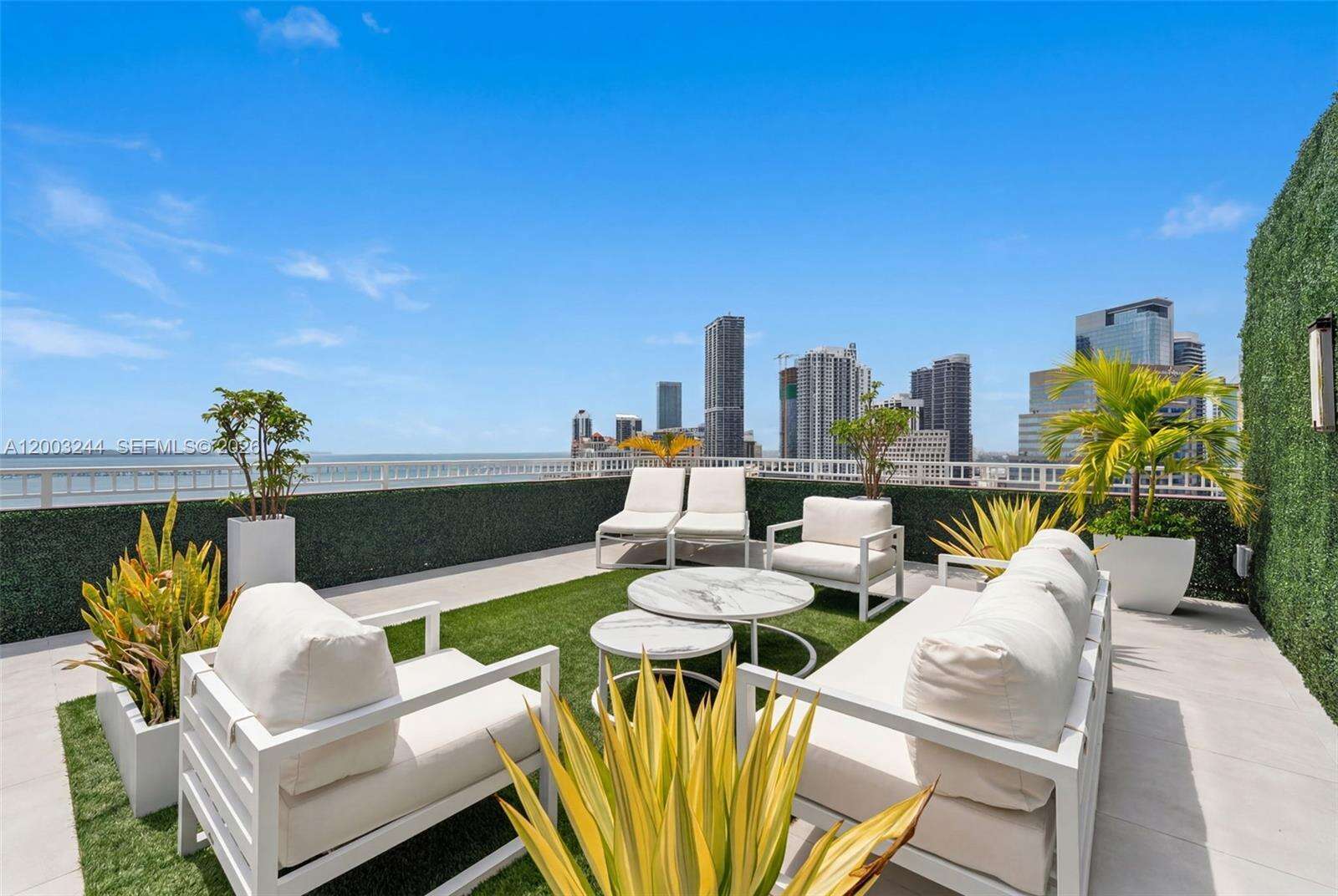 COURTS BRICKELL KEY - 801 Brickell Key Blvd, Miami, FL 33131 | Picture 3