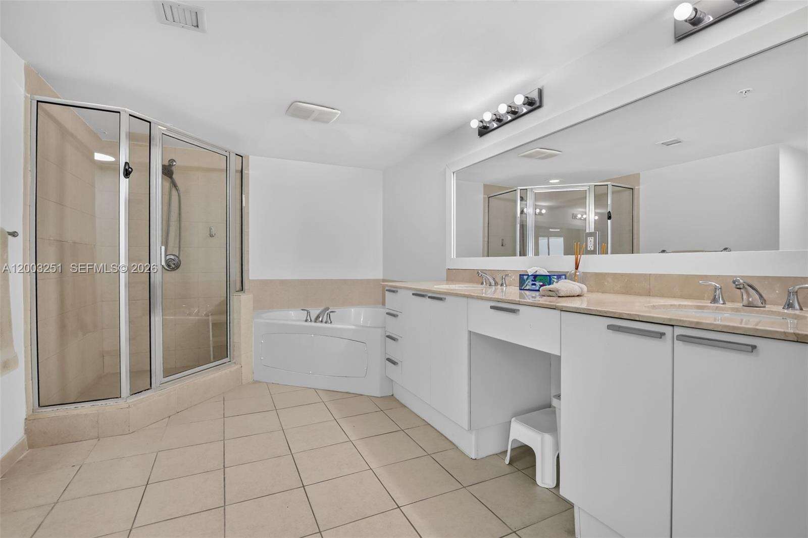La Perla at 16699 Collins Ave, Sunny Isles Beach, FL 33160 - For Sale photo 21