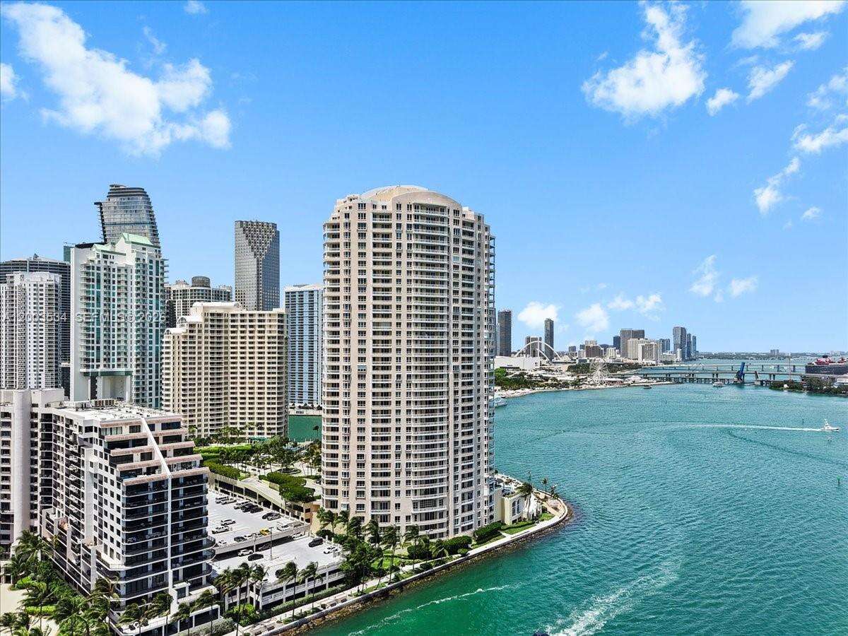 Two Tequesta Point at 808 Brickell Key Dr, Miami, FL 33131 - For Sale photo 2