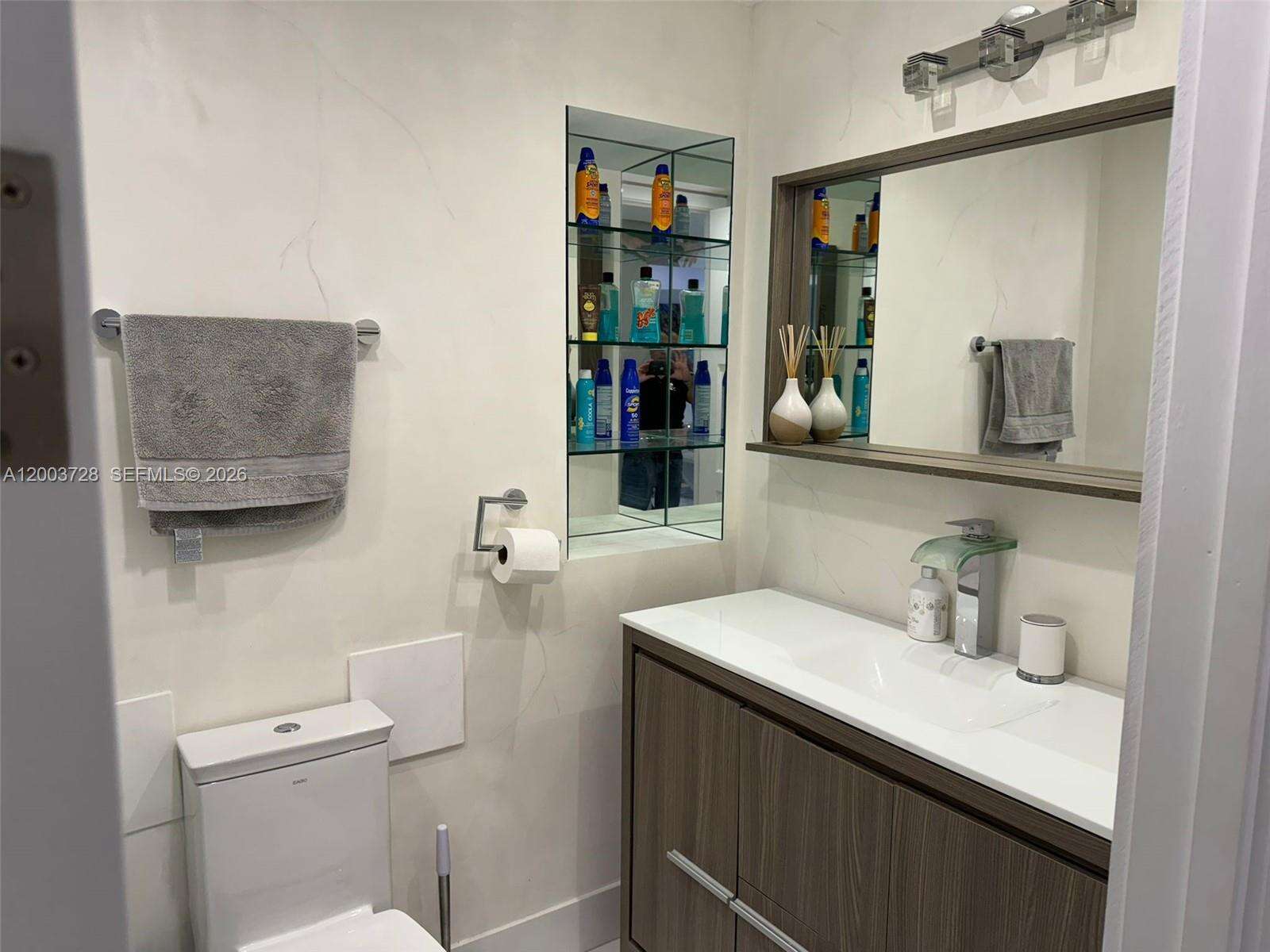 Del Prado at 18041 Biscayne Blvd, Aventura, FL 33160 - For Sale photo 4