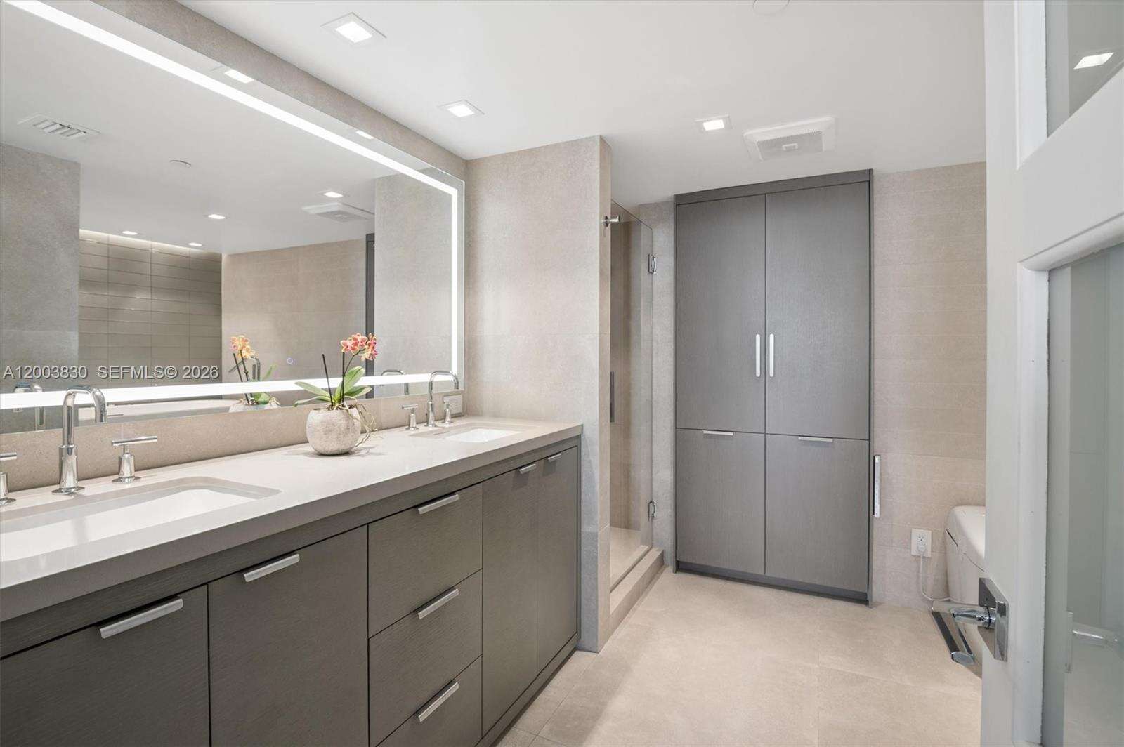 SOUTH POINTE TOWERS CONDO I - 400 Pointe Dr, Miami Beach, FL 33139 | Picture 12