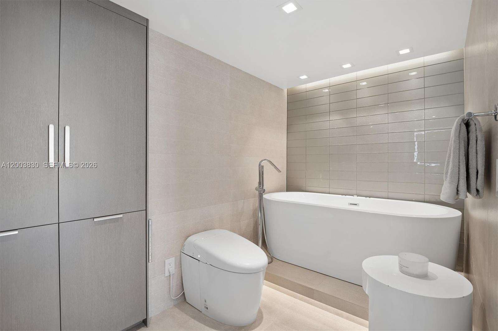 SOUTH POINTE TOWERS CONDO I - 400 Pointe Dr, Miami Beach, FL 33139 | Picture 13