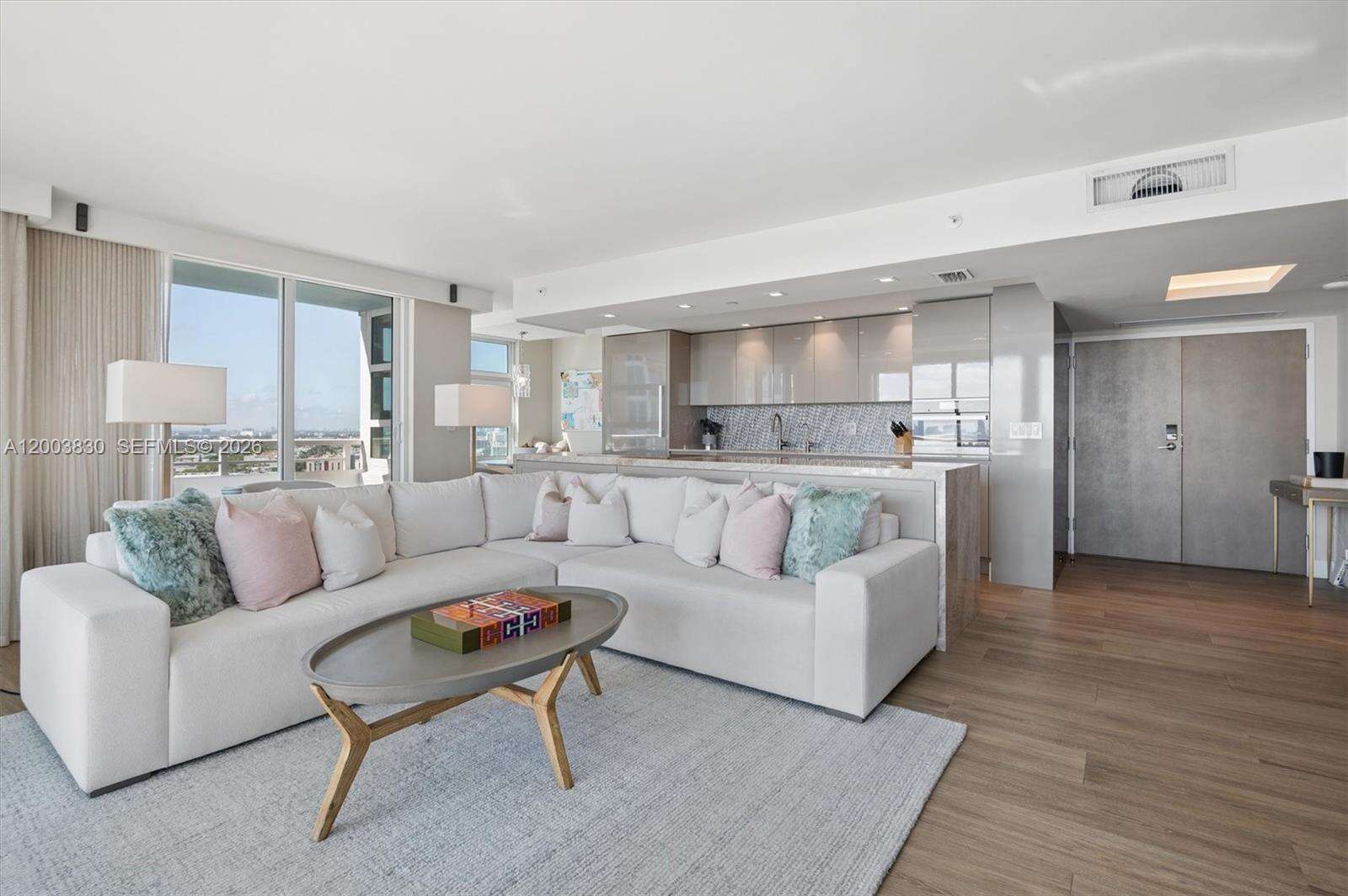 SOUTH POINTE TOWERS CONDO I - 400 Pointe Dr, Miami Beach, FL 33139 | Picture 4