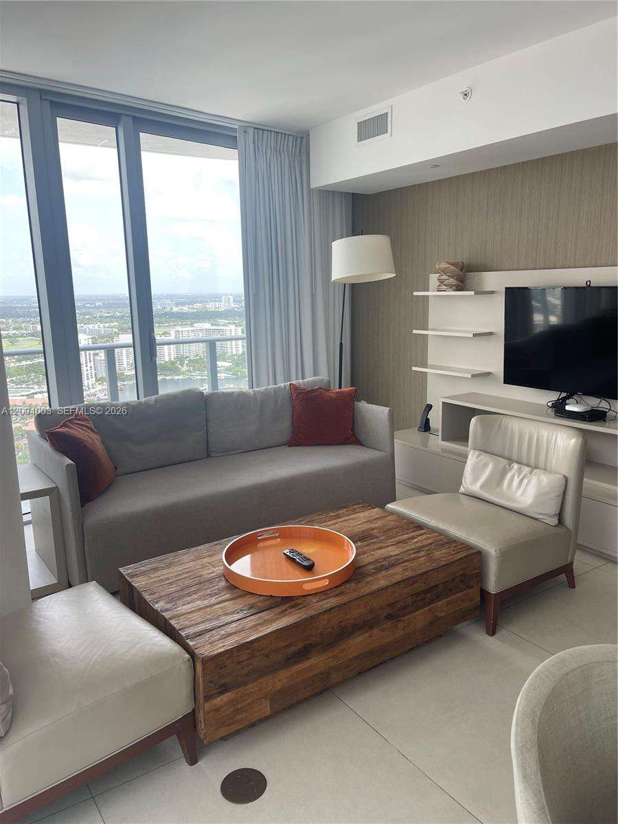 Hyde Resort at 4111 Ocean Dr, Hollywood, FL 33019 - For Sale photo 3