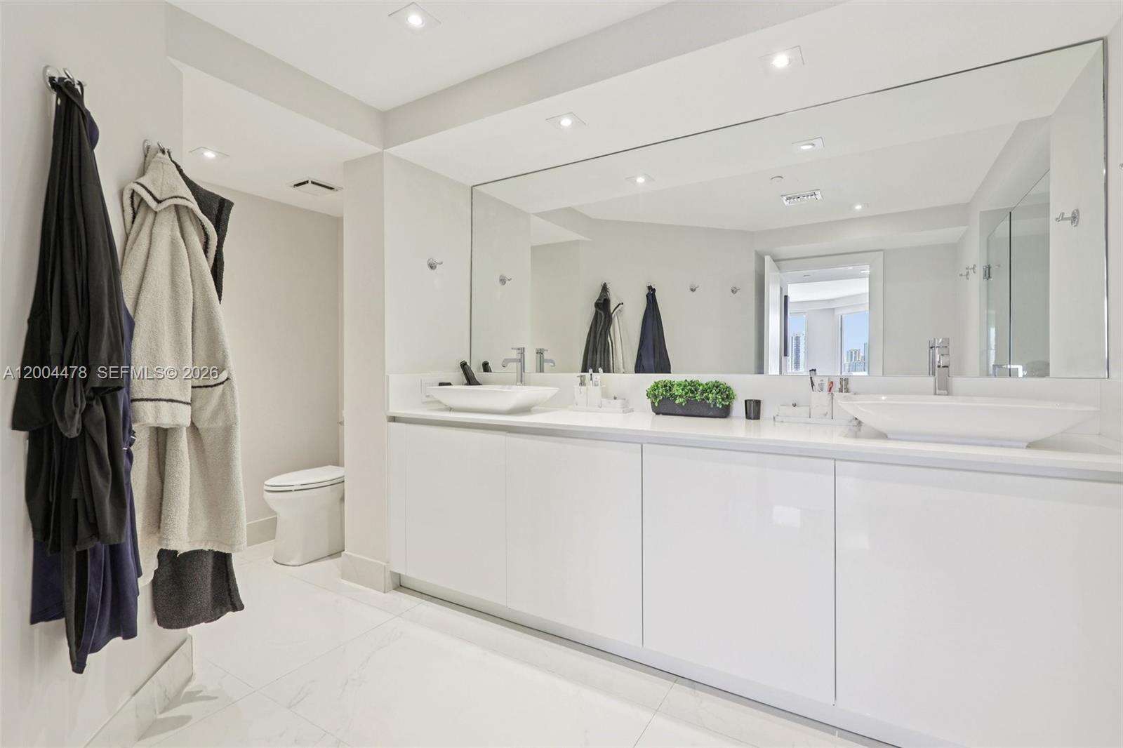 Harborside At The Waterways at 3640 Yacht Club Dr, Aventura, FL 33180 - For Sale photo 19