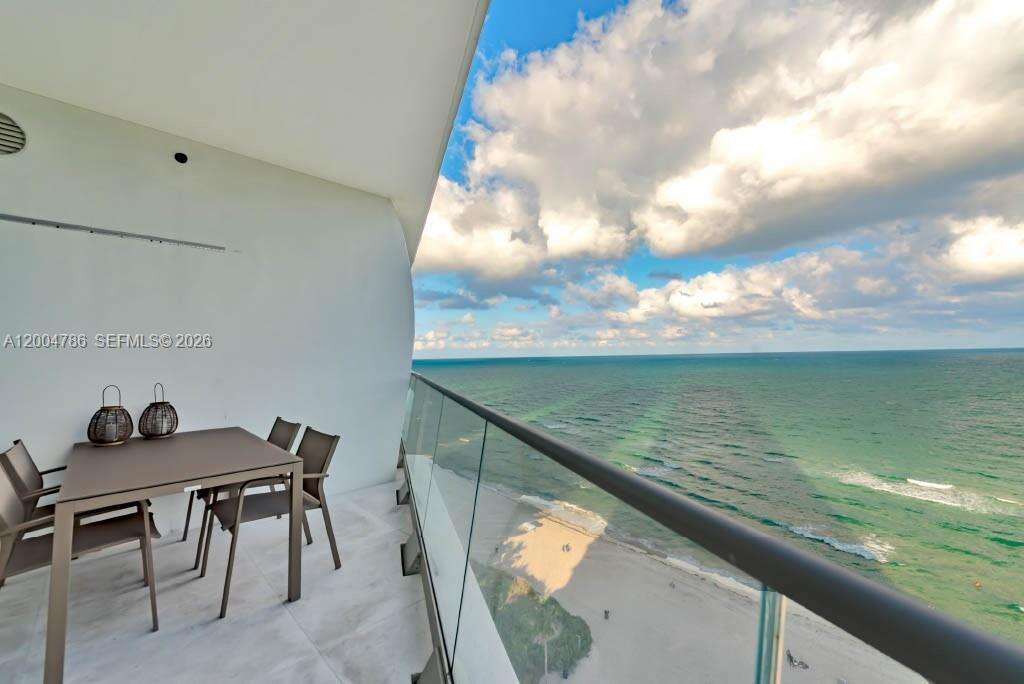 Jade Signature at 16901 Collins Ave, Sunny Isles Beach, FL 33160 - For Sale photo 3