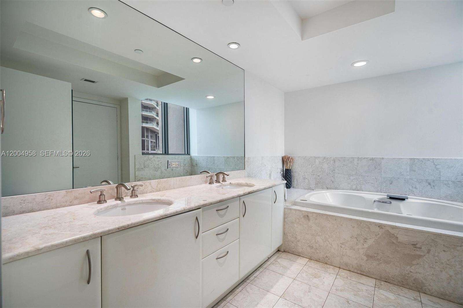 Jade At Brickell Bay at 1331 Brickell Bay Dr, Miami, FL 33131 - For Sale photo 19