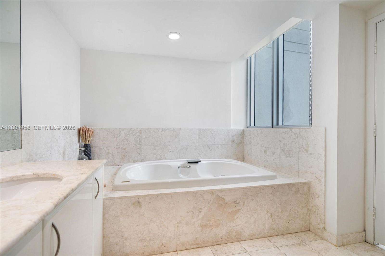 Jade At Brickell Bay at 1331 Brickell Bay Dr, Miami, FL 33131 - For Sale photo 20