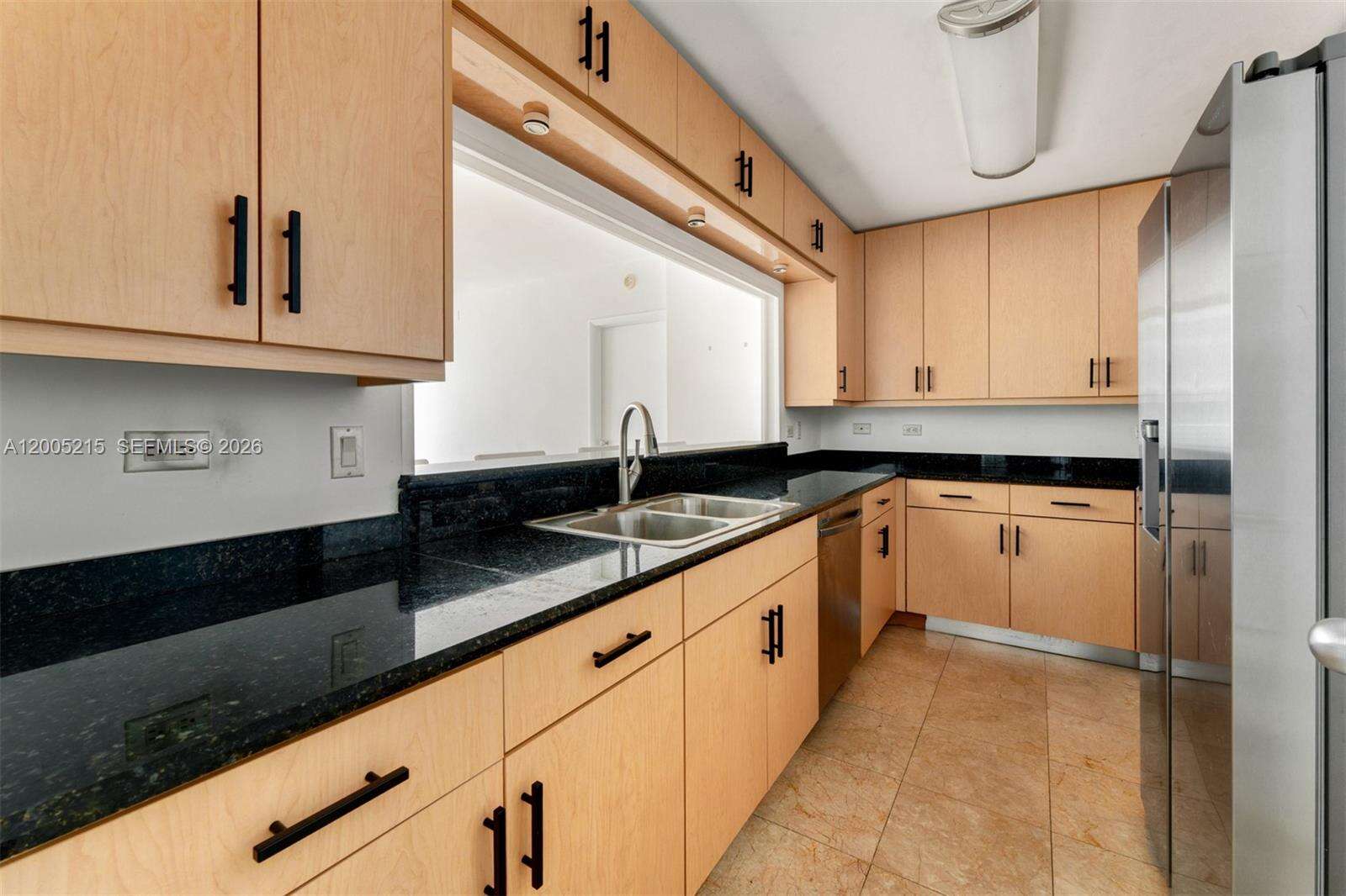 Courts Brickell Key at 801 Brickell Key Blvd, Miami, FL 33131 - For Sale photo 4