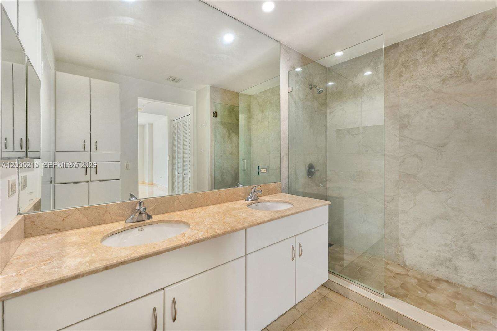 Courts Brickell Key at 801 Brickell Key Blvd, Miami, FL 33131 - For Sale photo 8