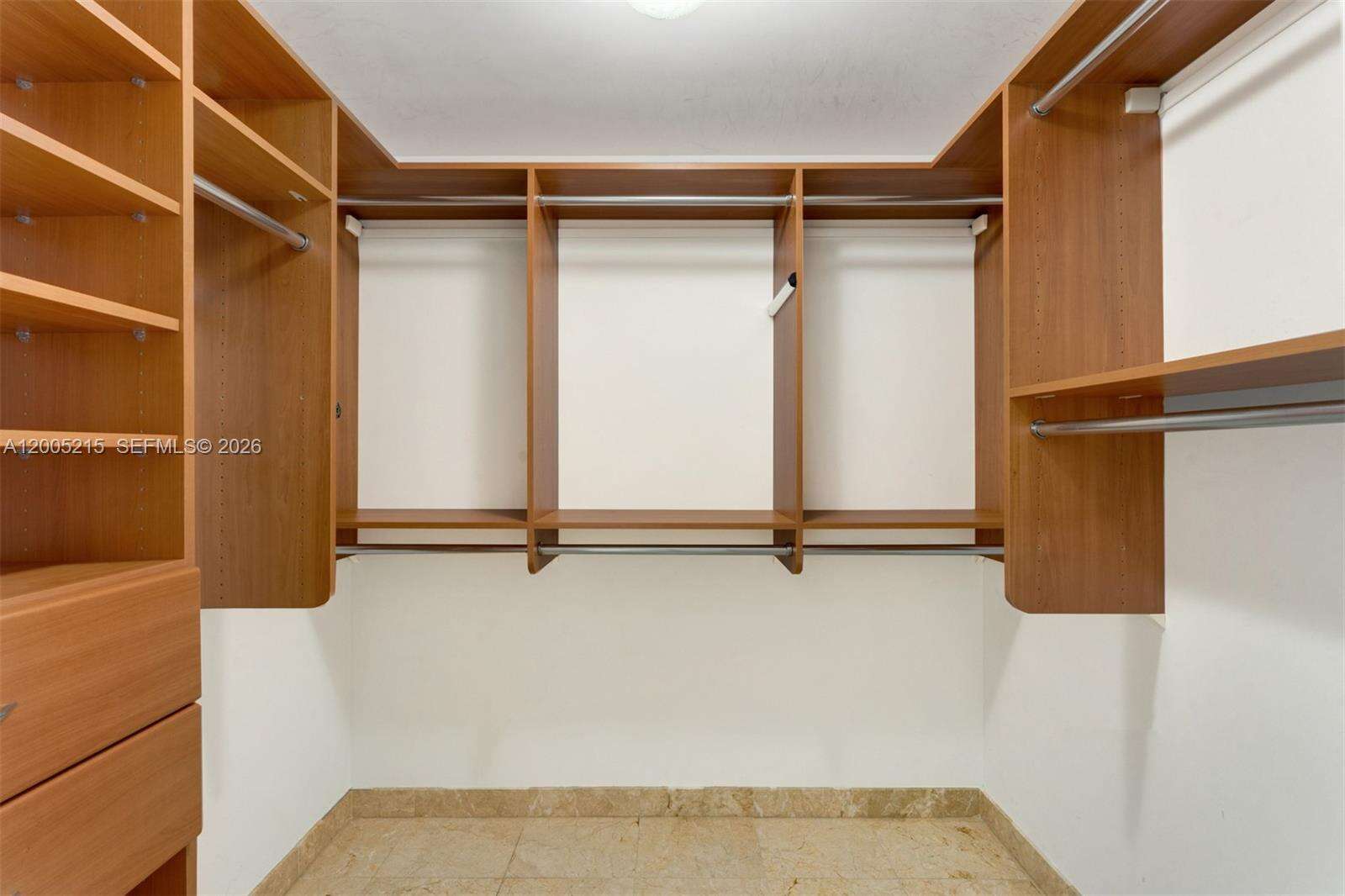 Courts Brickell Key at 801 Brickell Key Blvd, Miami, FL 33131 - For Sale photo 9