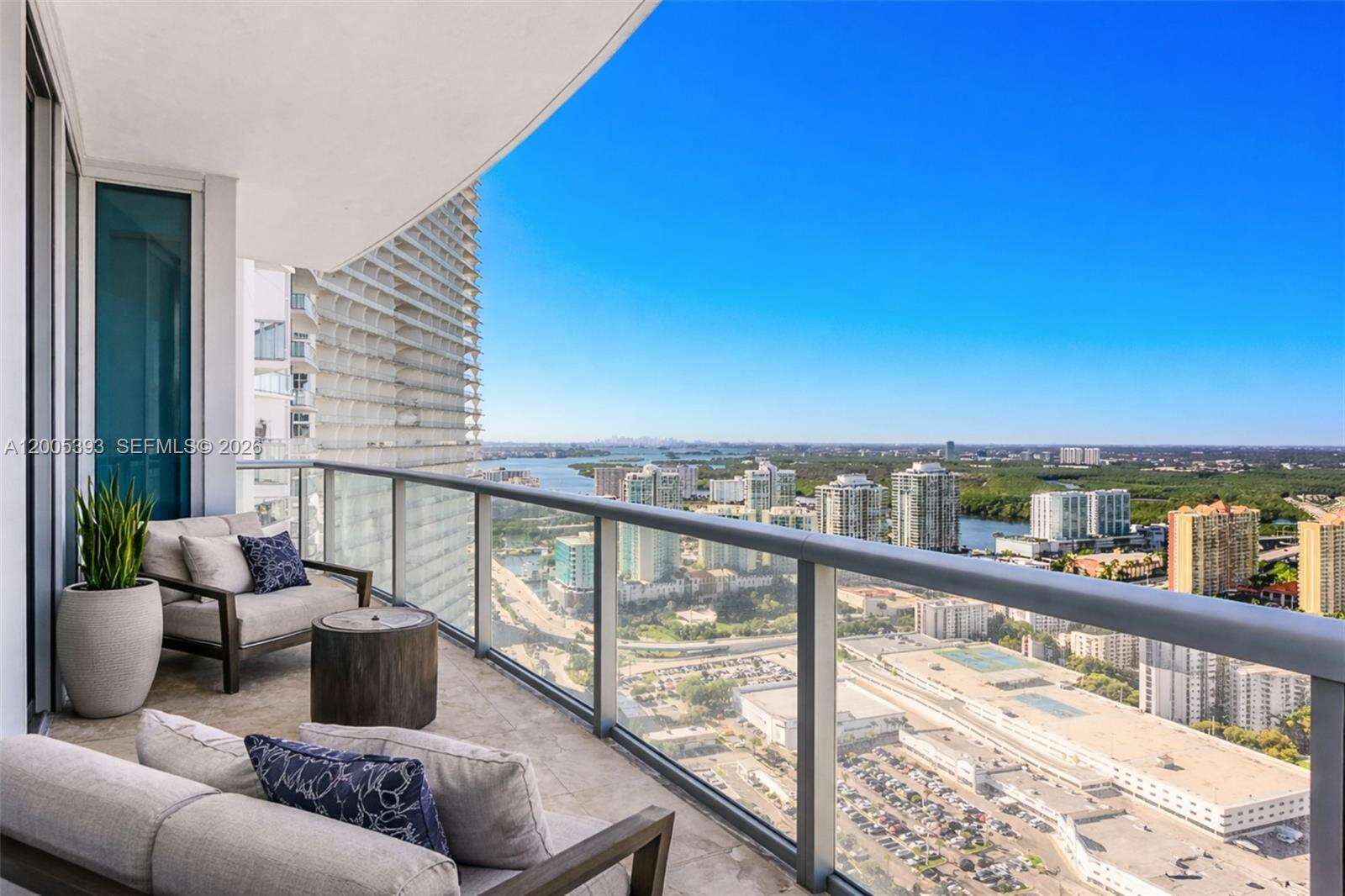 Jade Beach at 17001 Collins Ave, Sunny Isles Beach, FL 33160 - For Sale photo 22