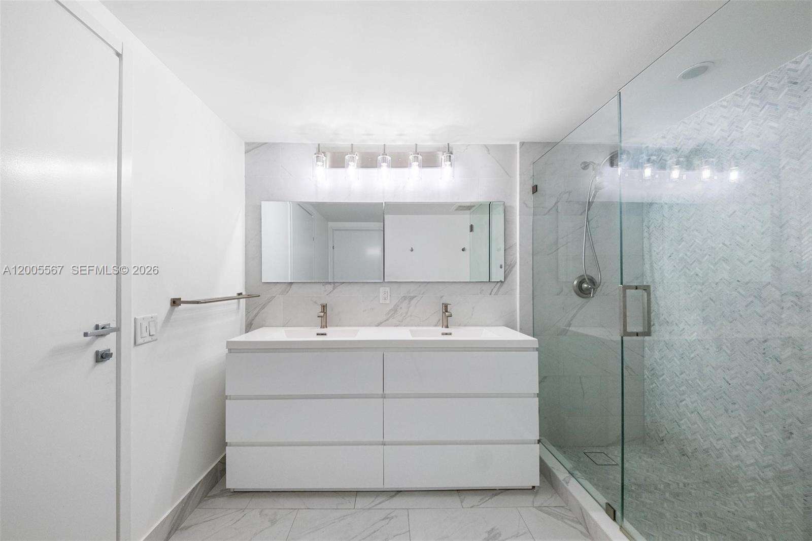 Brickell House at 1300 Brickell Bay Dr, Miami, FL 33131 - For Sale photo 13
