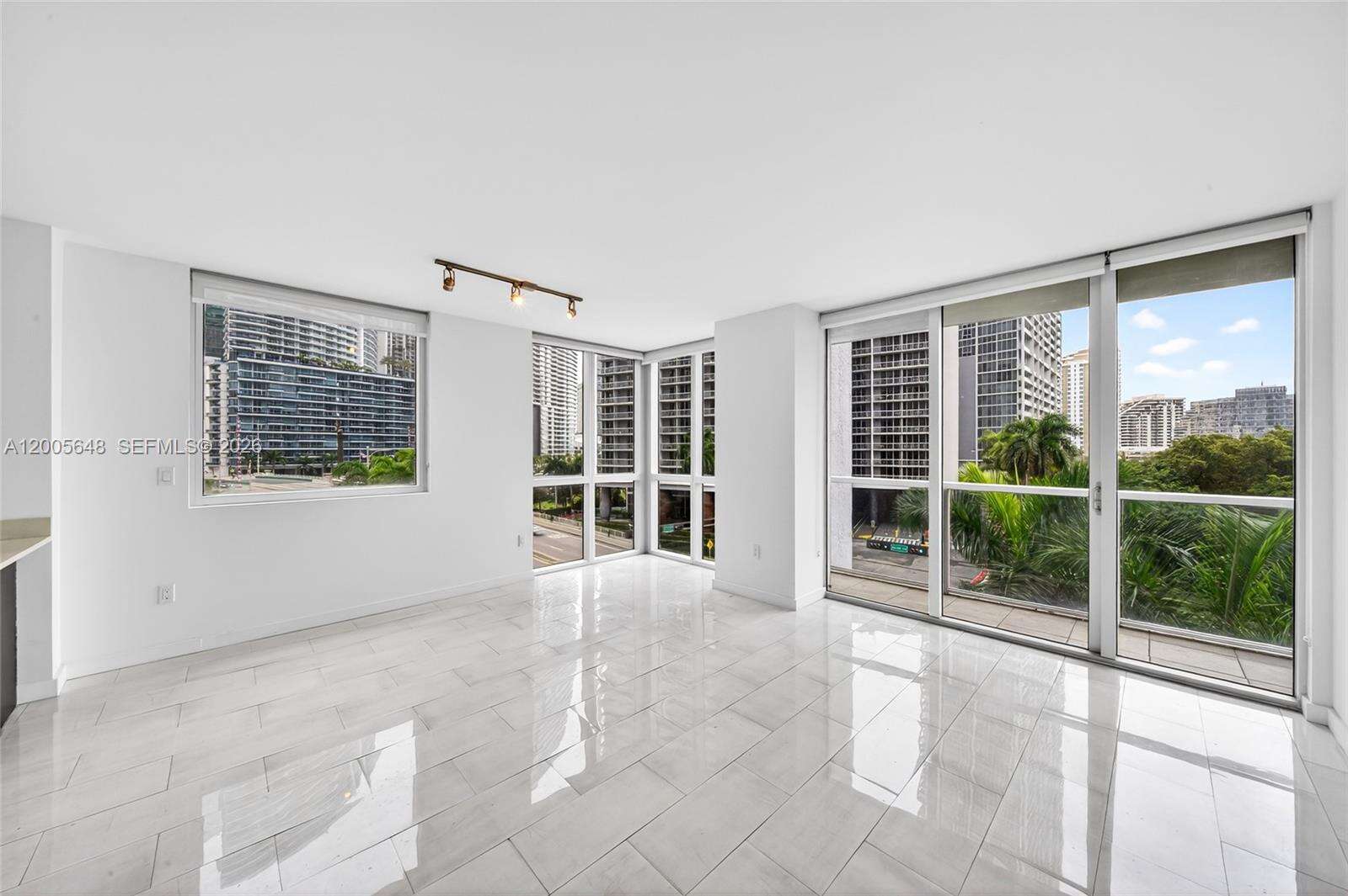 500 Brickell at 500 Brickell Ave, Miami, FL 33131 - For Sale photo 4