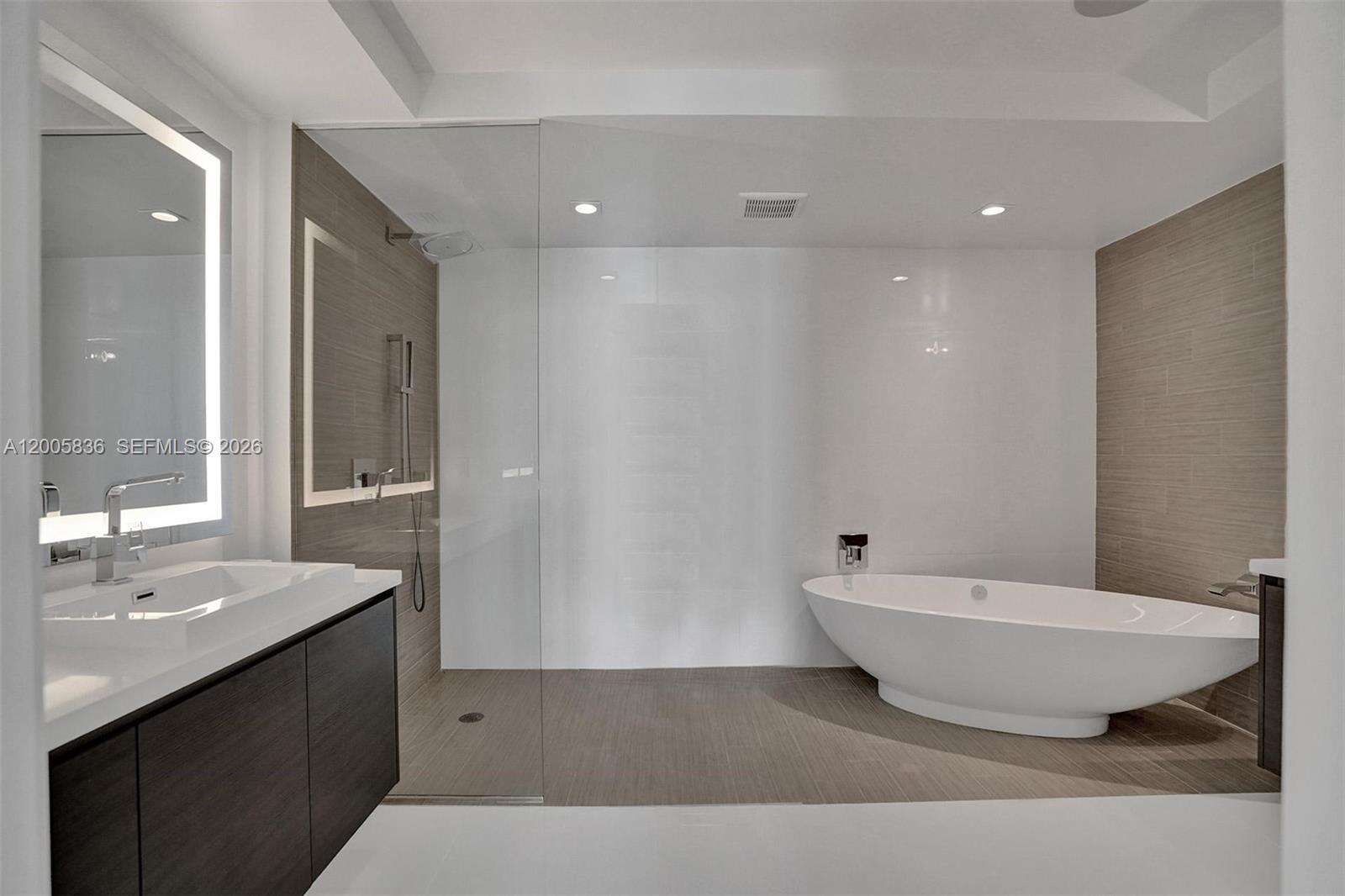 Parque Towers at 330 Sunny Isles Blvd, Sunny Isles Beach, FL 33160 - For Sale photo 15