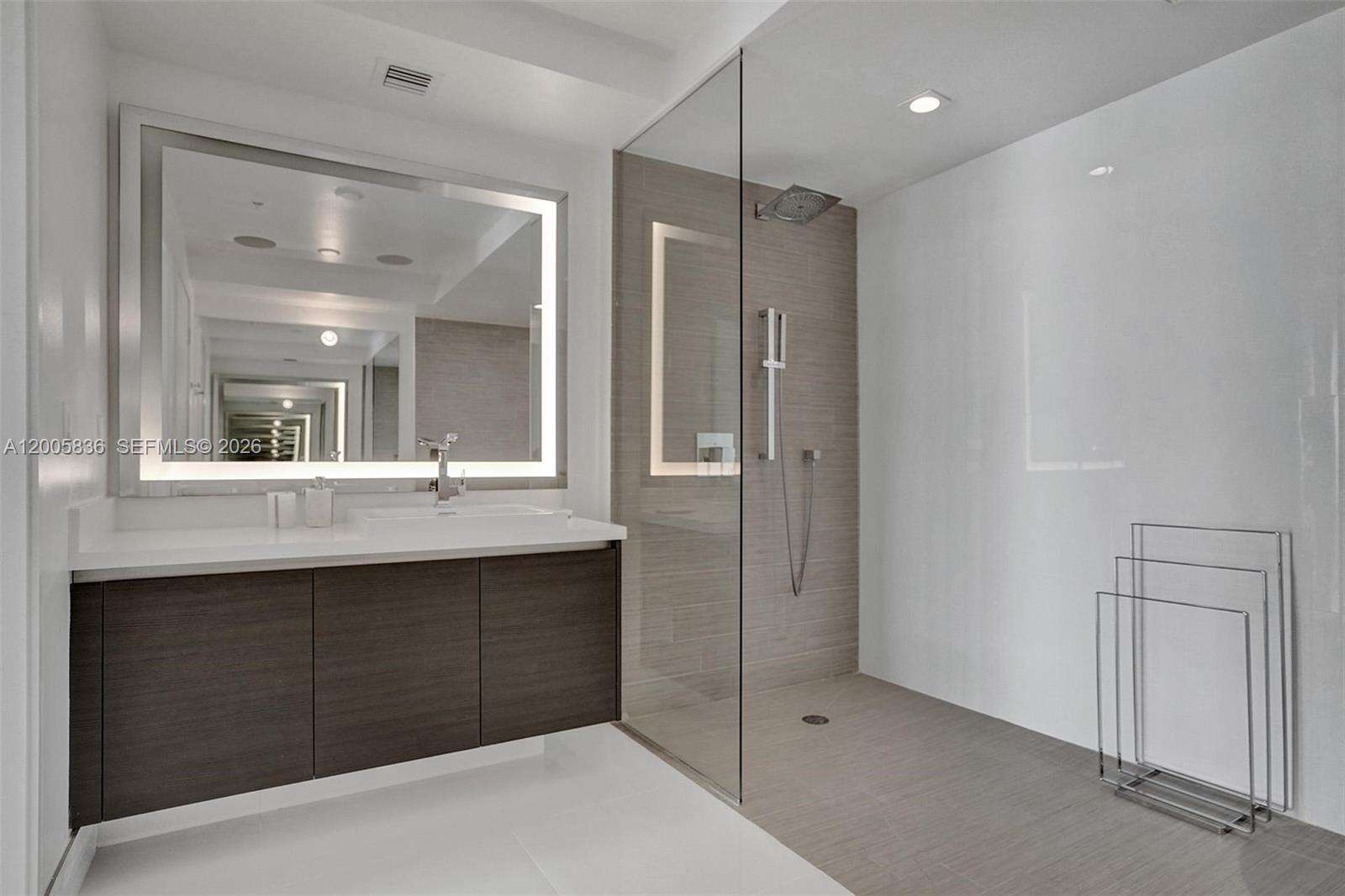 Parque Towers at 330 Sunny Isles Blvd, Sunny Isles Beach, FL 33160 - For Sale photo 16