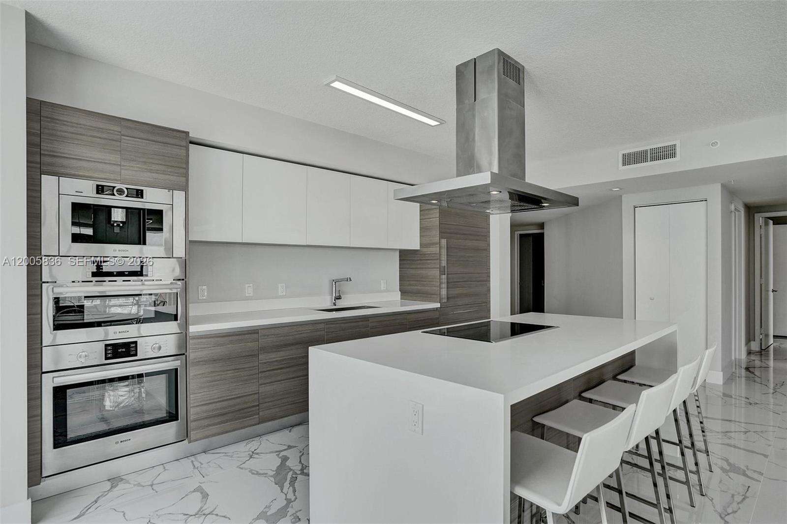 Parque Towers at 330 Sunny Isles Blvd, Sunny Isles Beach, FL 33160 - For Sale photo 4