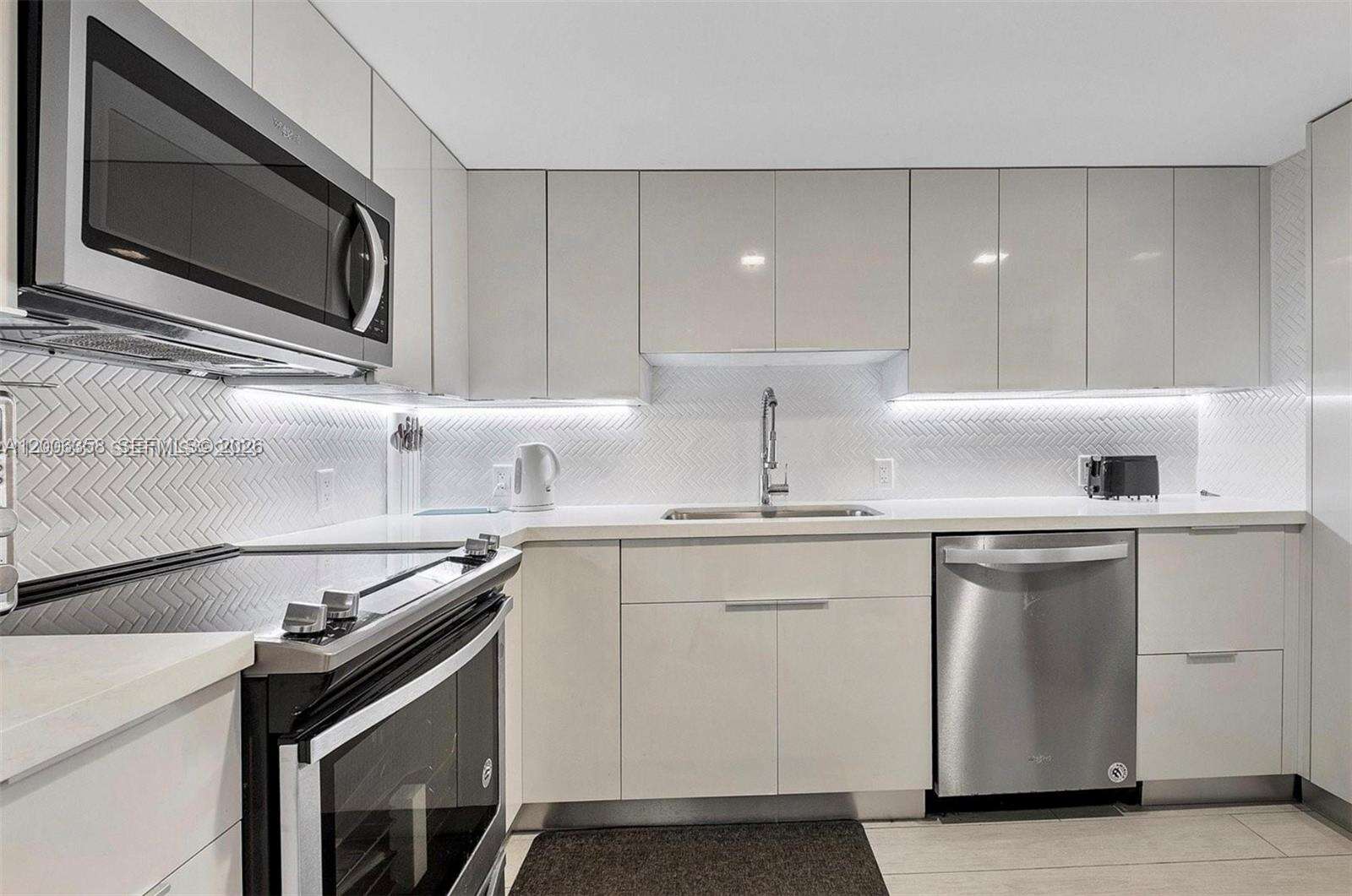 Arlen House at 100 Bayview Dr, Sunny Isles Beach, FL 33160 - For Sale photo 9