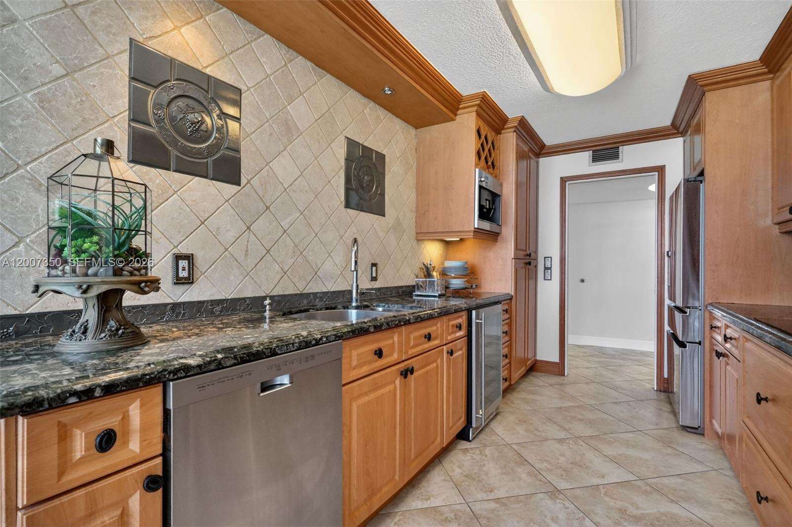 Aquarius at 2751 Ocean Dr, Hollywood, FL 33019 - For Sale photo 18