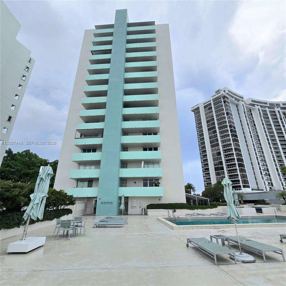 Island Terrace Condos for Sale & Rent | Picture 1