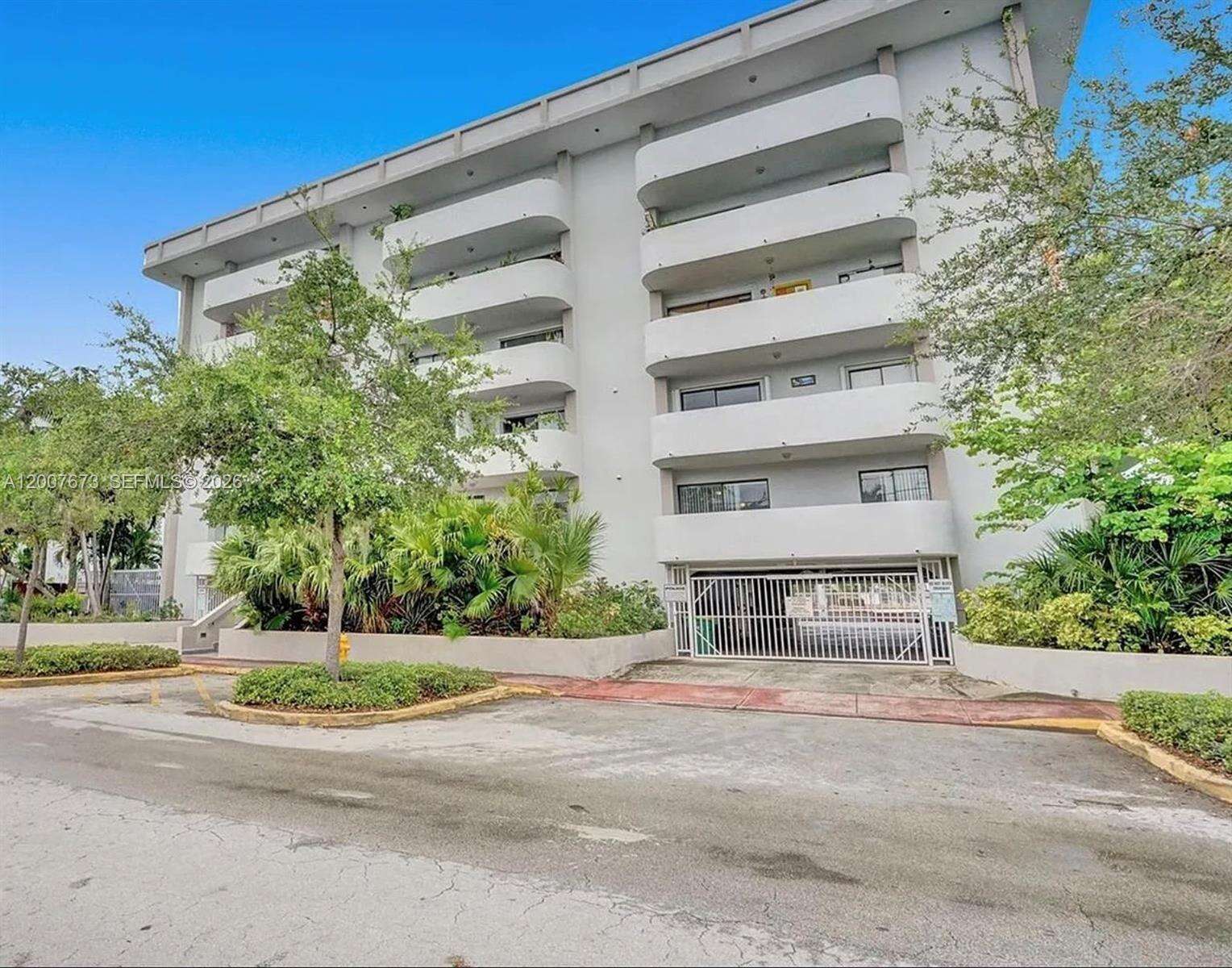 Normandy Shores Yt Cc Ii Condos for Sale & Rent | Picture 1