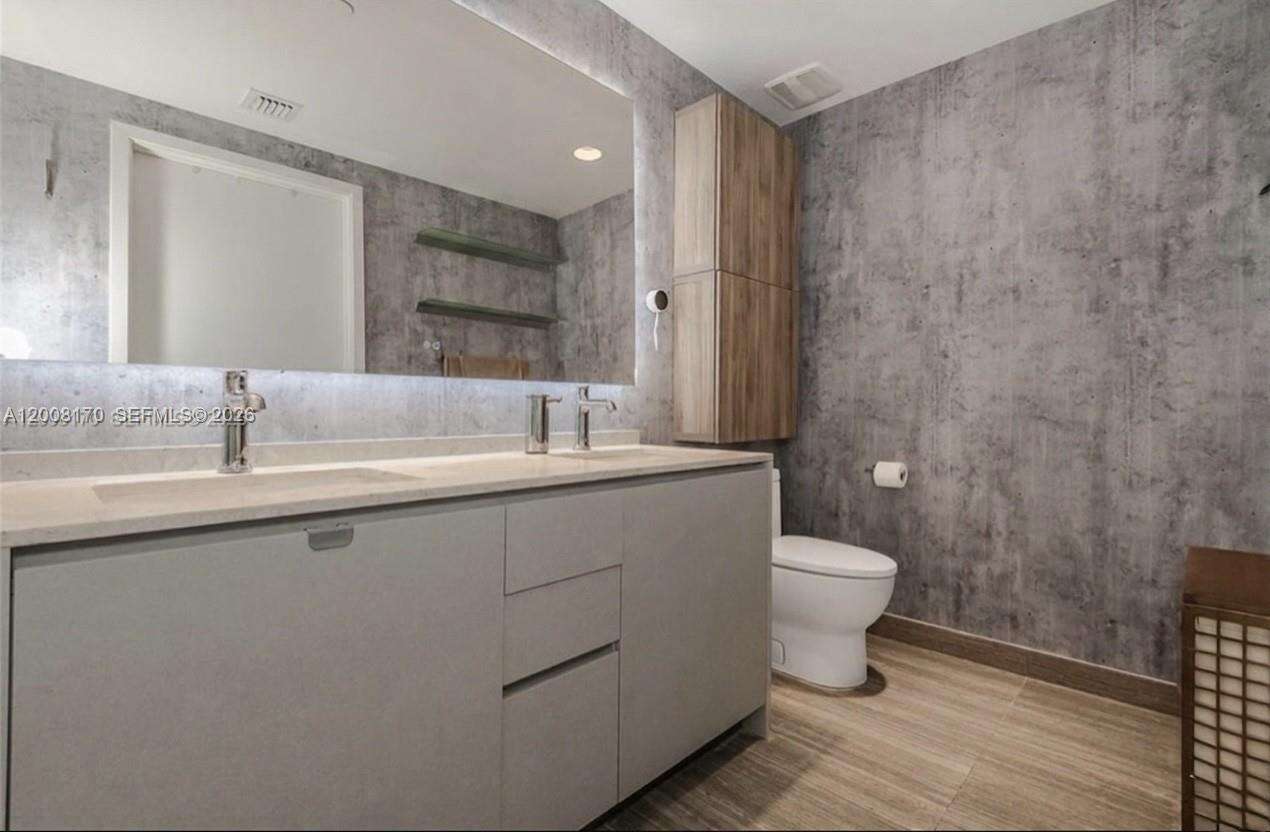 1010 Brickell at 1010 Brickell Ave, Miami, FL 33131 - For Sale photo 13