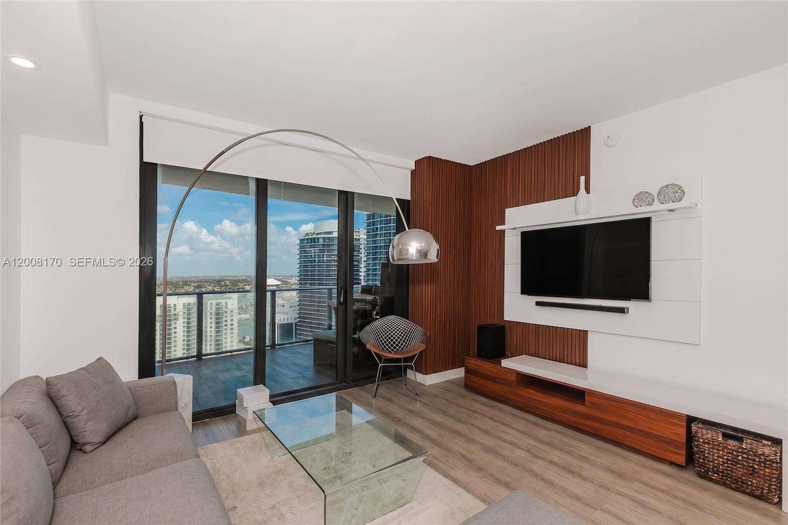 1010 Brickell at 1010 Brickell Ave, Miami, FL 33131 - For Sale photo 5